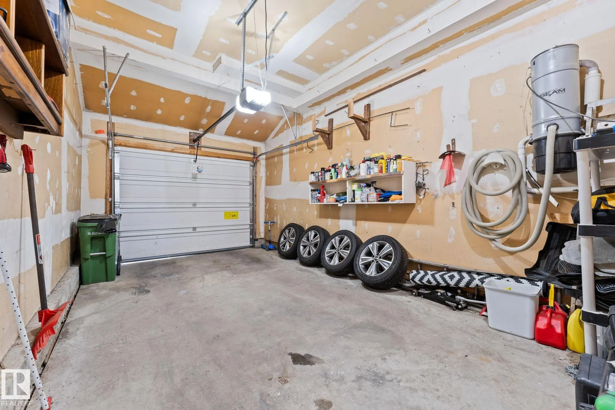182 CALLINGWOOD Place