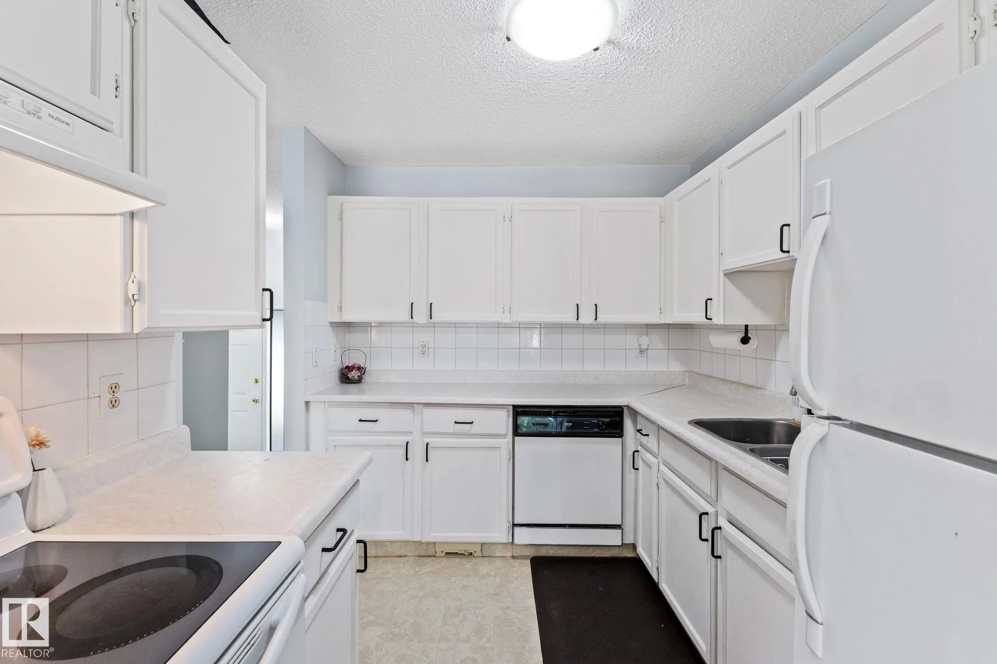 182 CALLINGWOOD Place