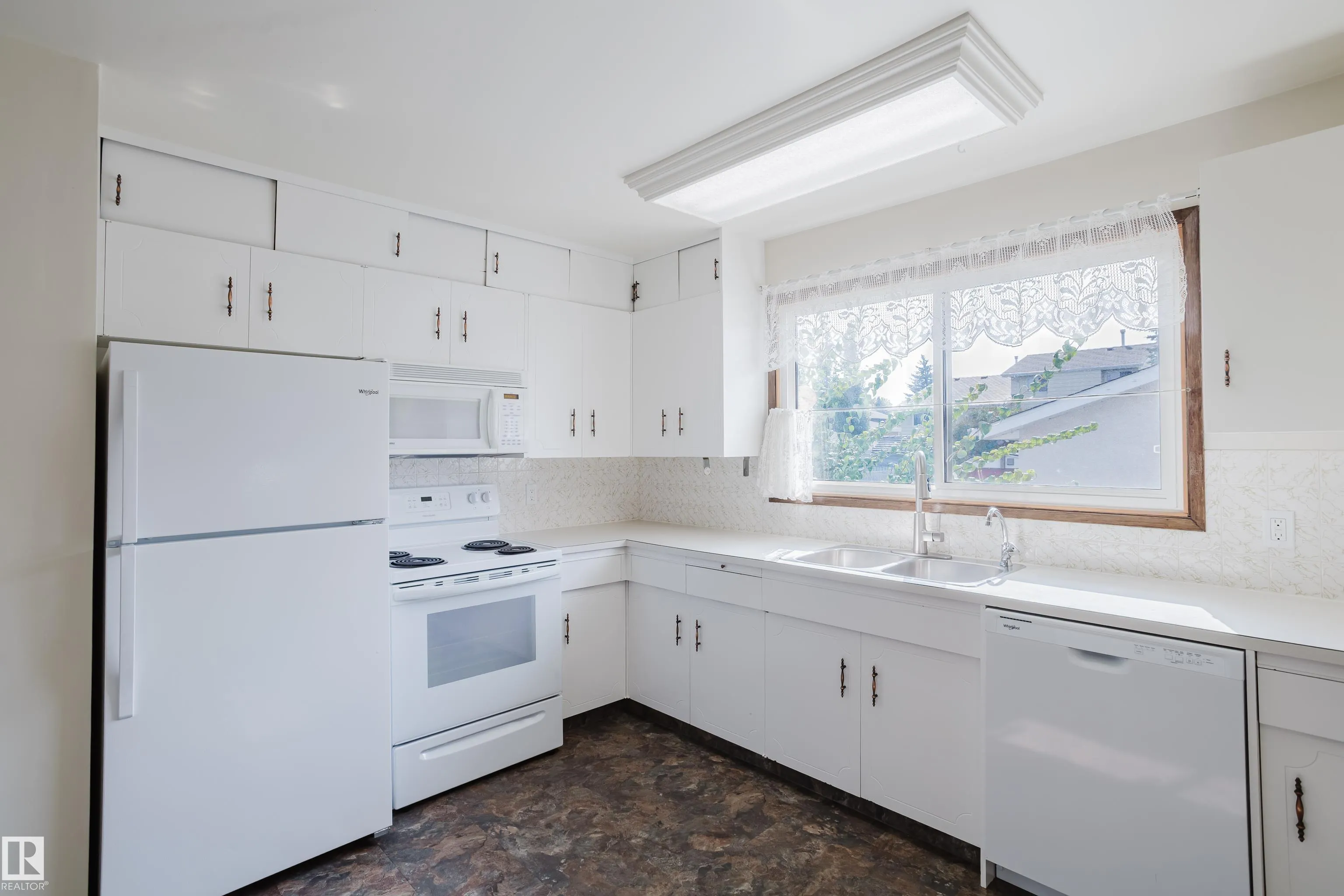 75 WESTVIEW Crescent