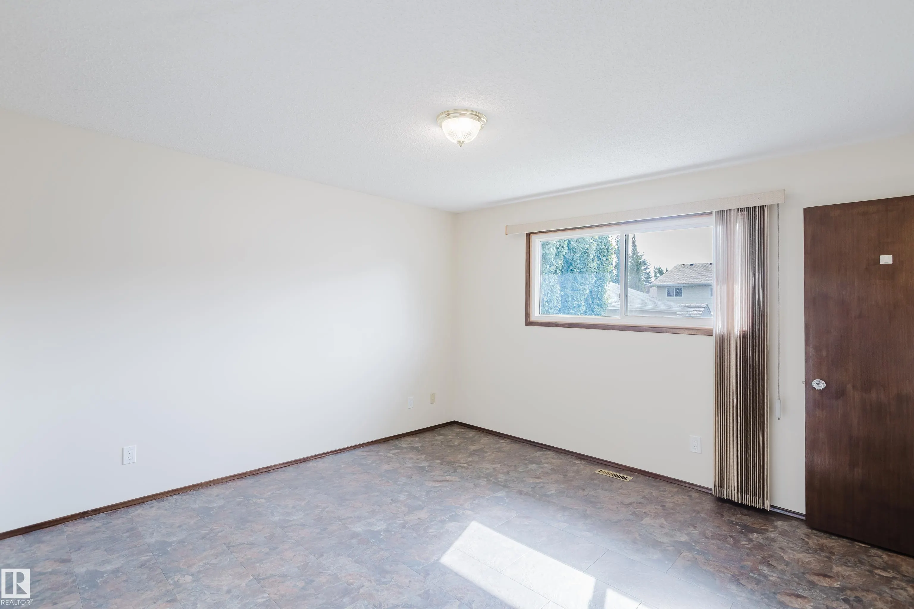 75 WESTVIEW Crescent