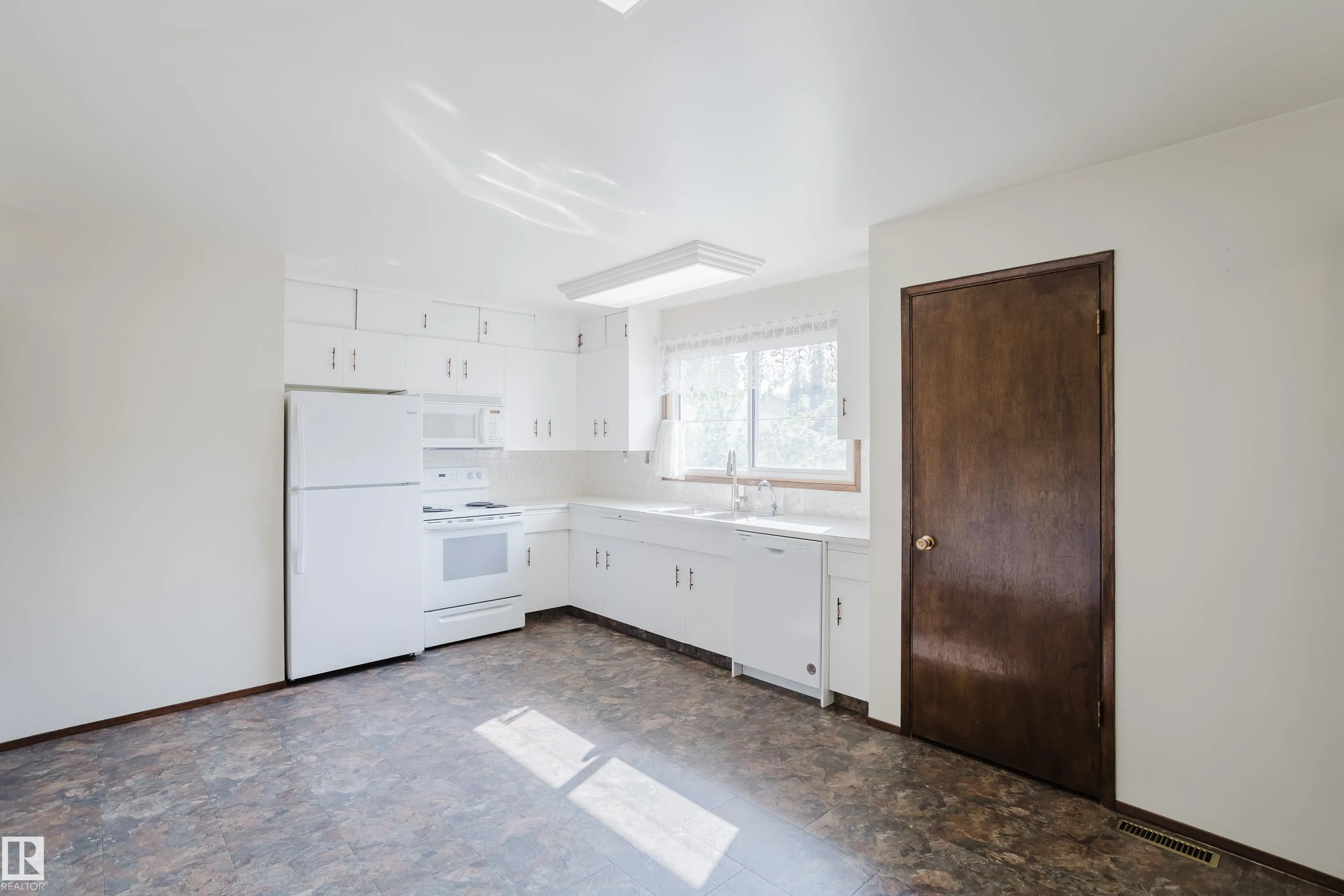 75 WESTVIEW Crescent