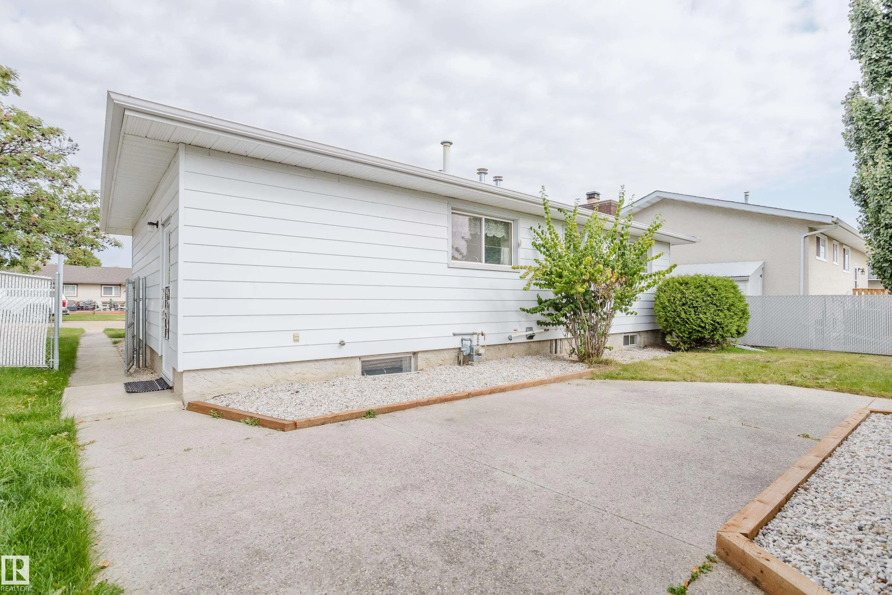 75 WESTVIEW Crescent