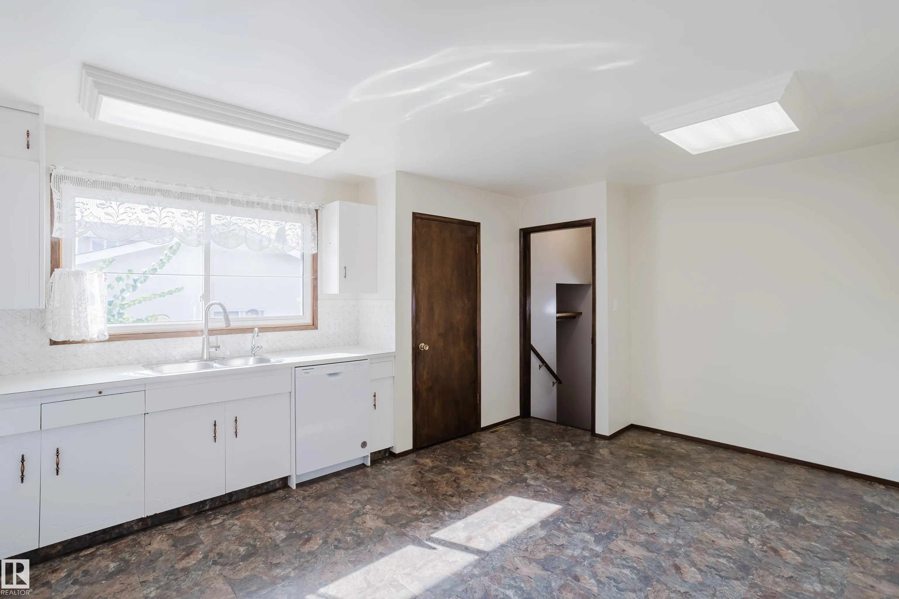 75 WESTVIEW Crescent