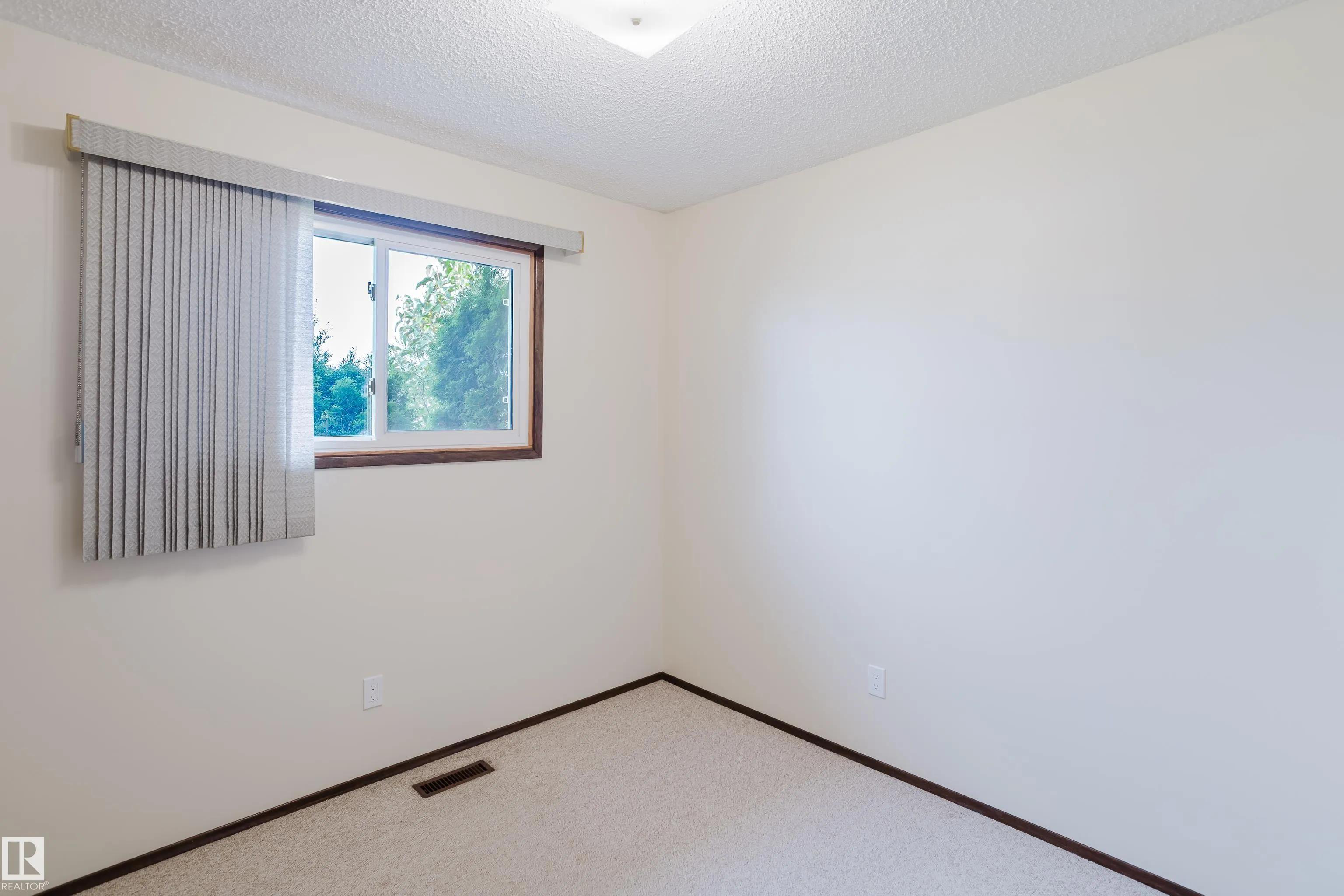 75 WESTVIEW Crescent