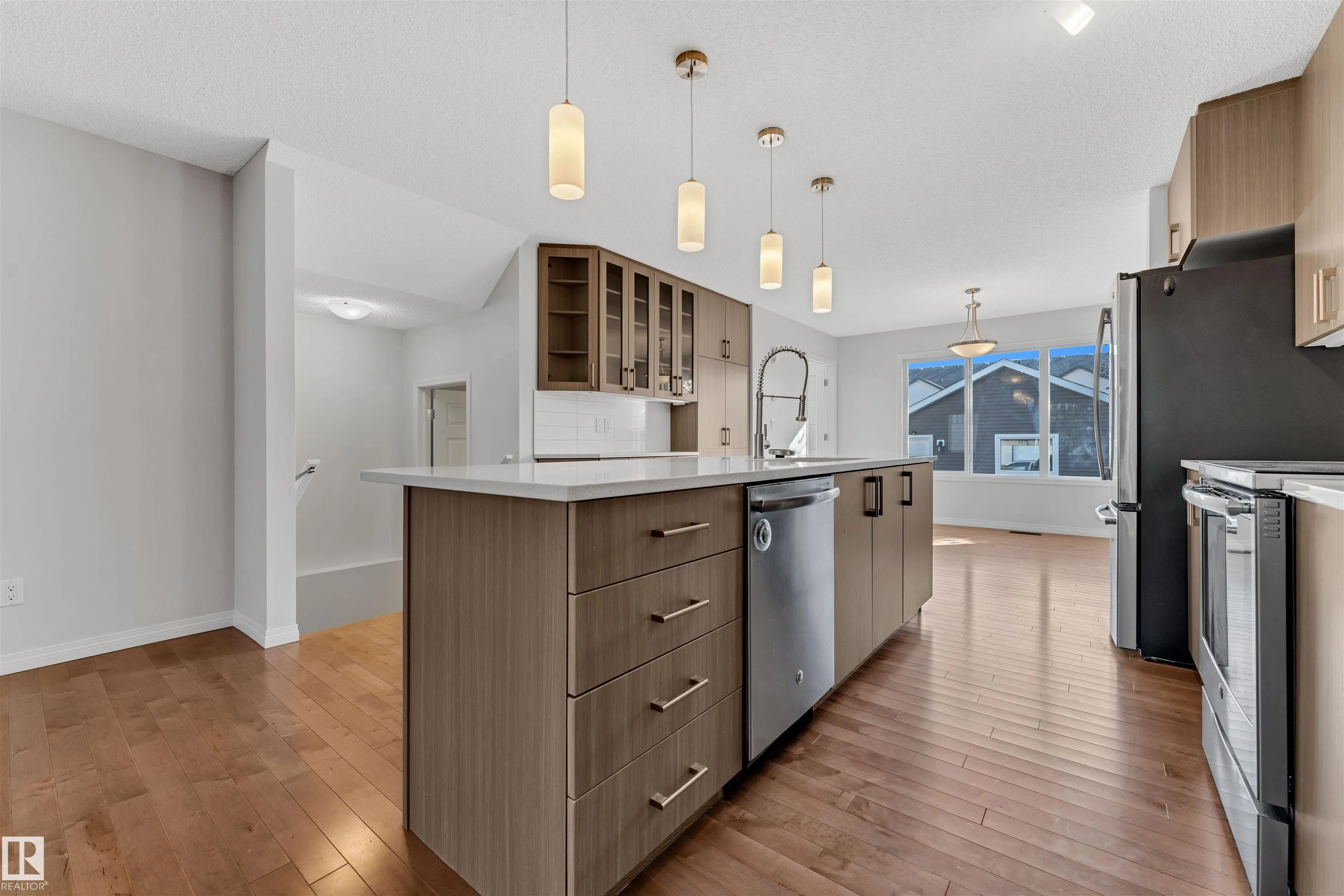 1025 EAST BEND Bend