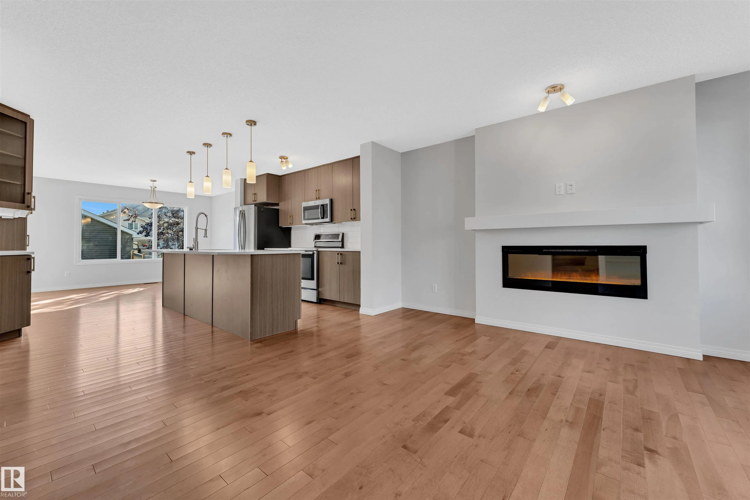 1025 EAST BEND Bend