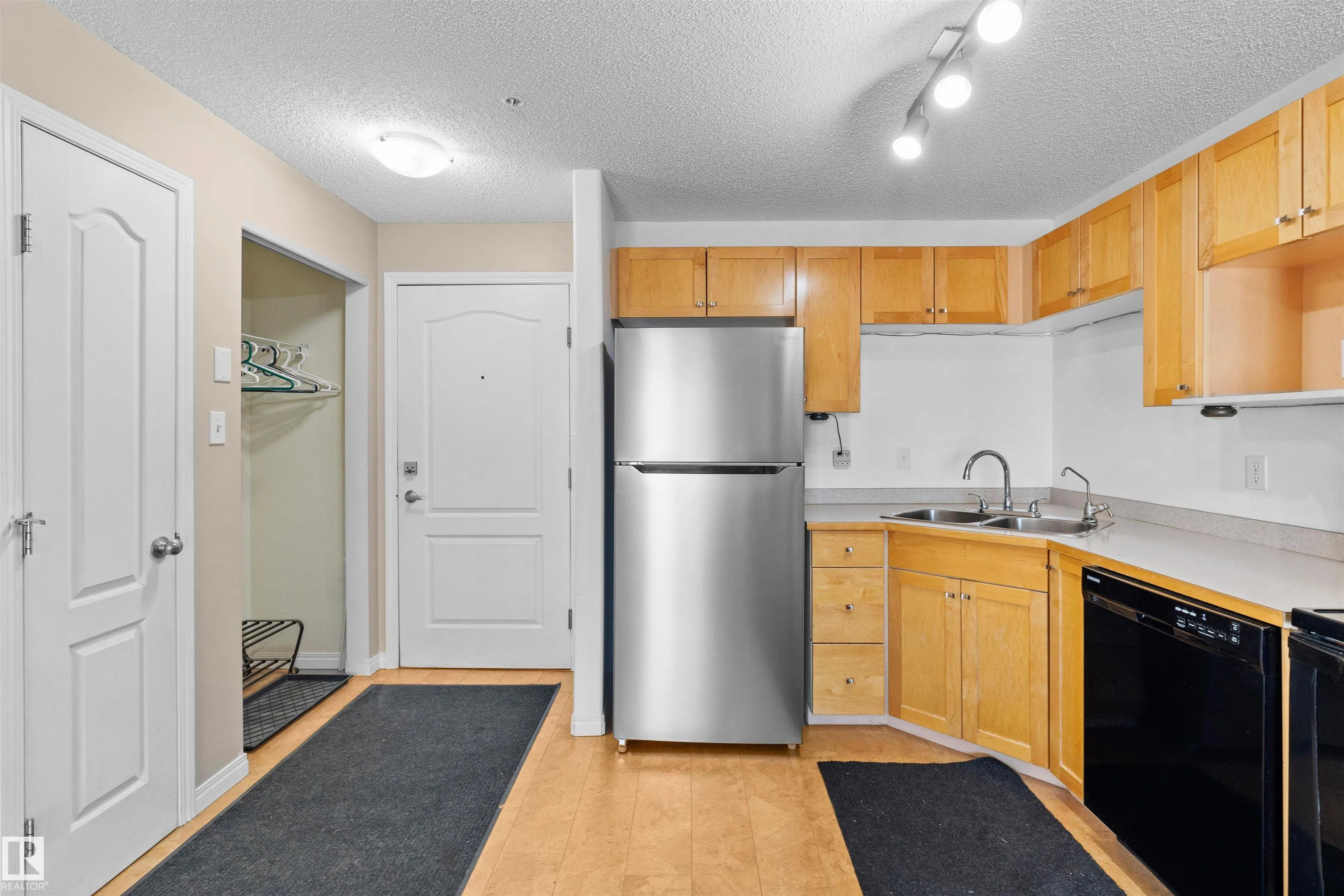155 EDWARDS Drive