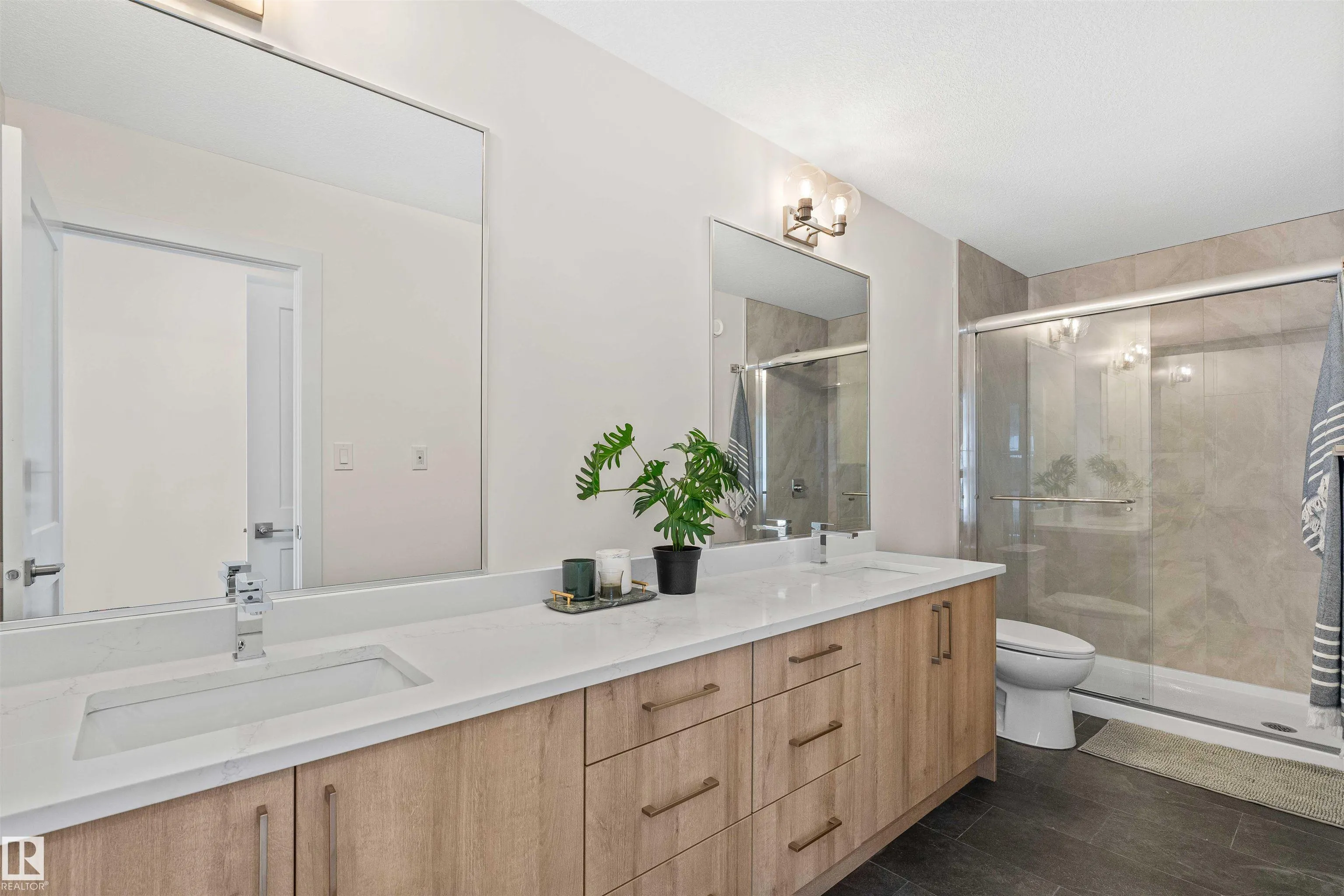 1904 155 Avenue