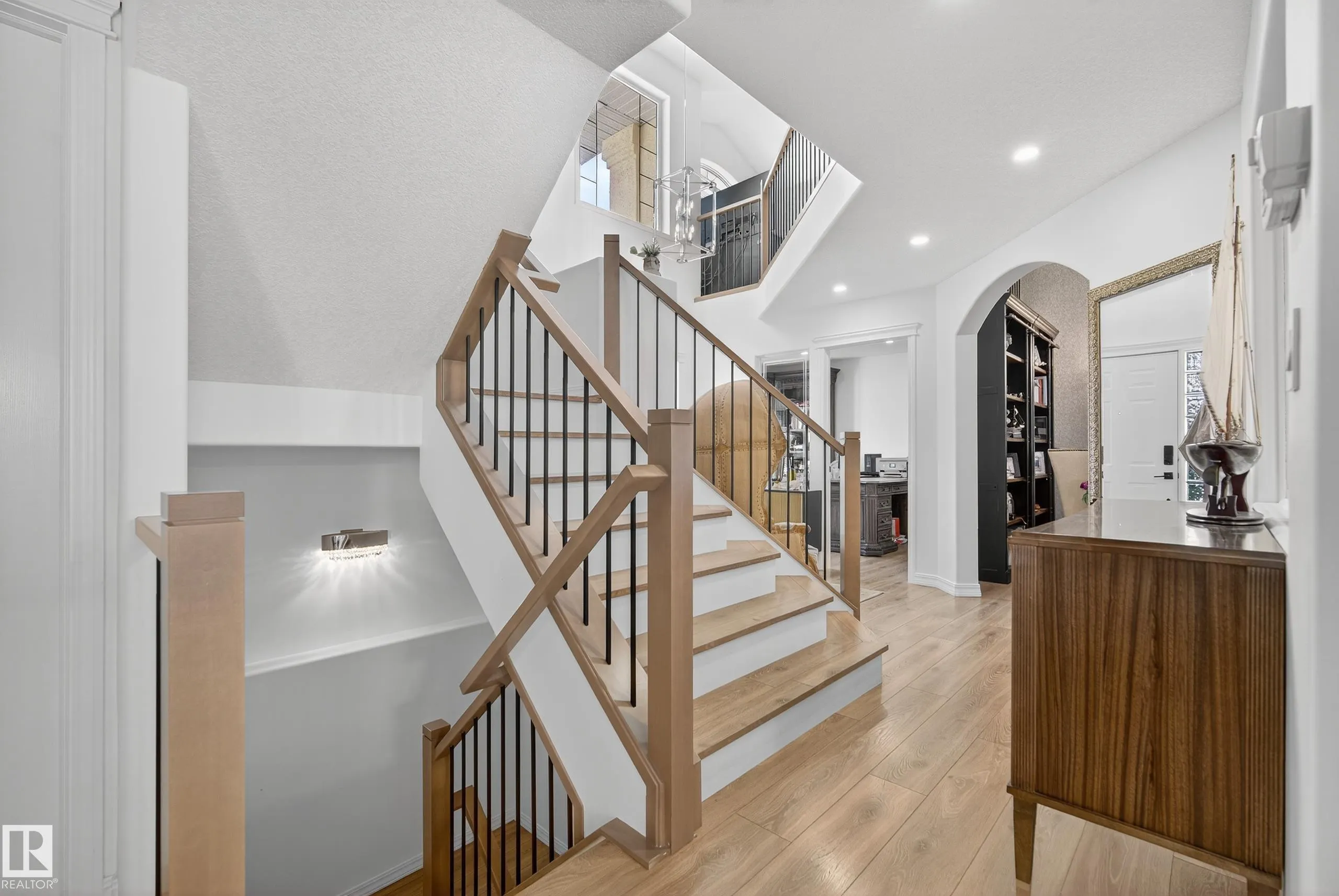 37 LEONARD Drive