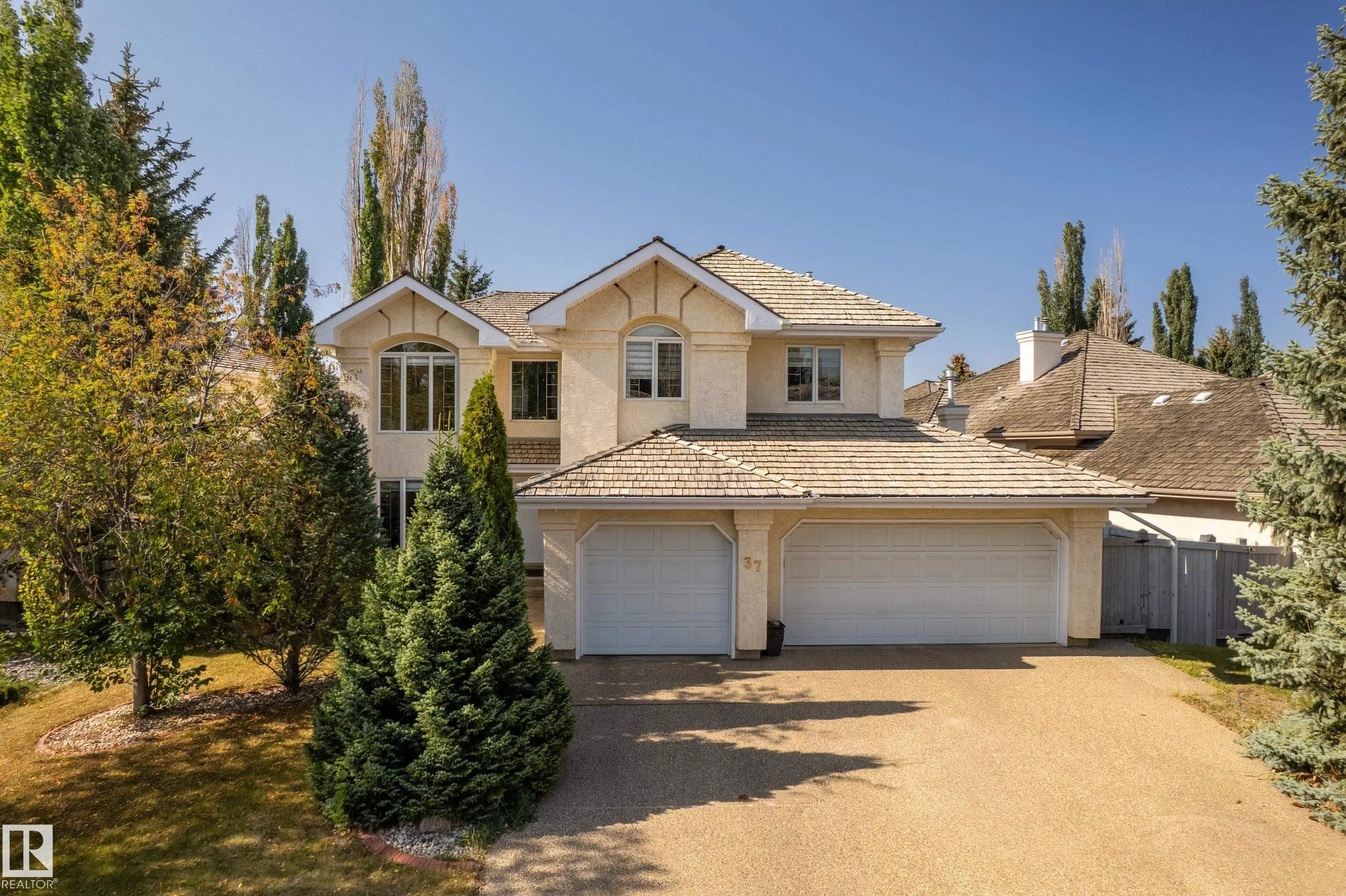37 LEONARD Drive