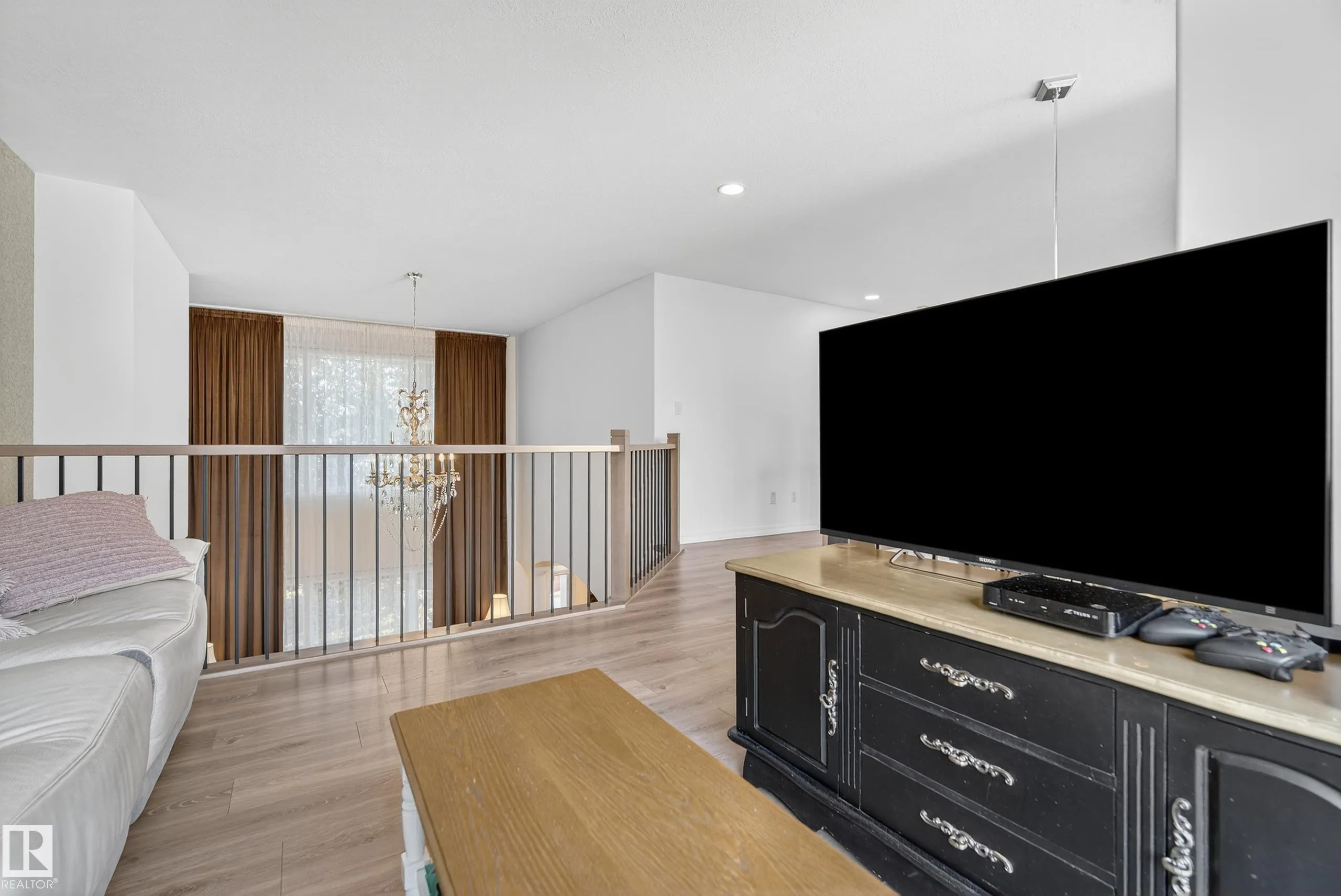 37 LEONARD Drive