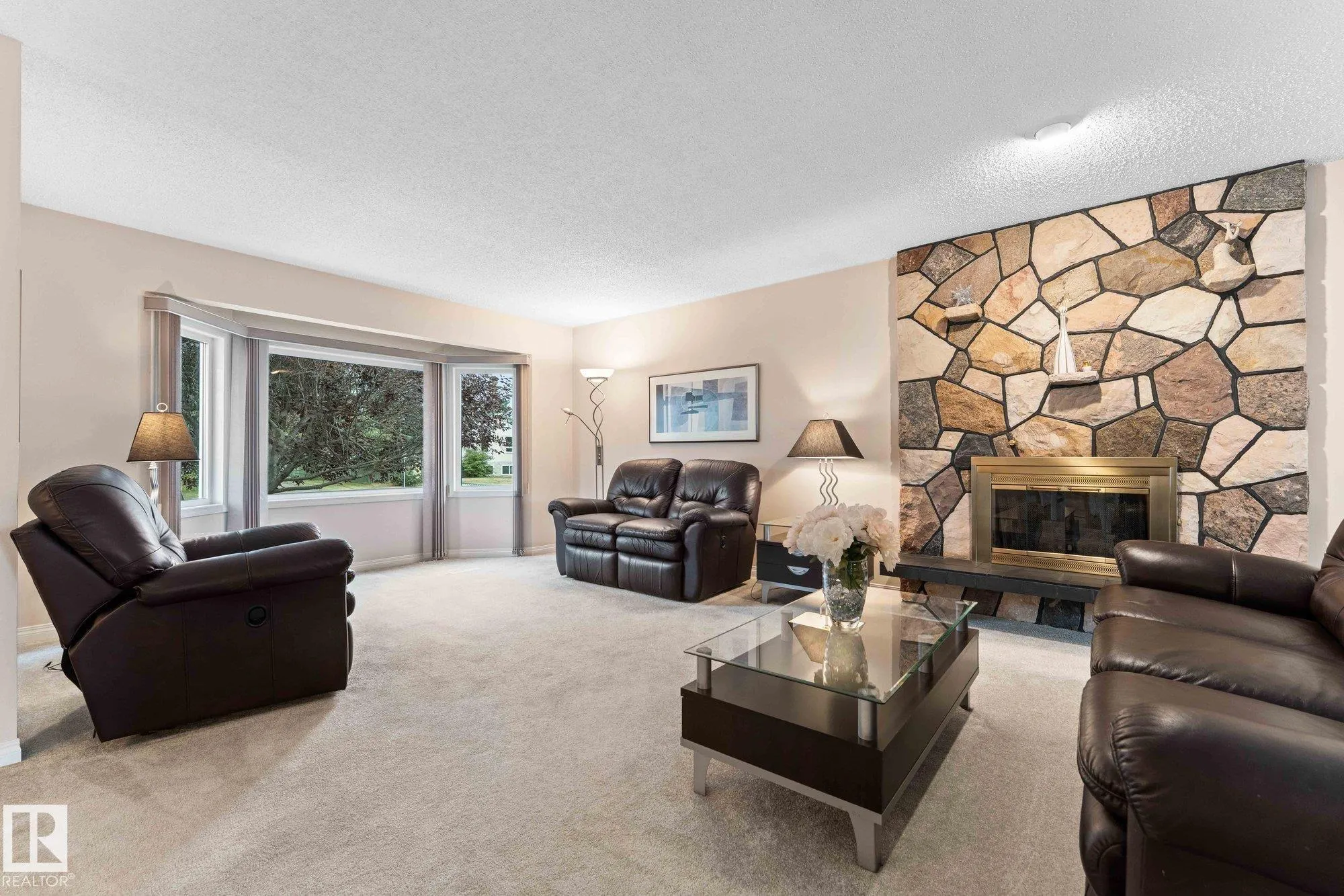 303 KNOTTWOOD Road