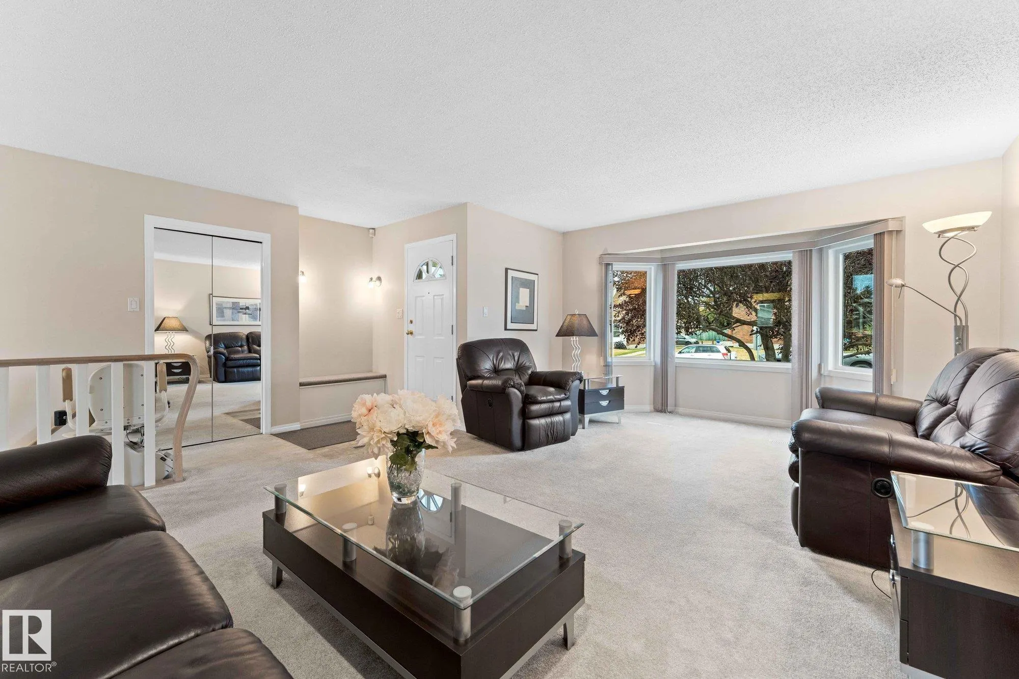 303 KNOTTWOOD Road