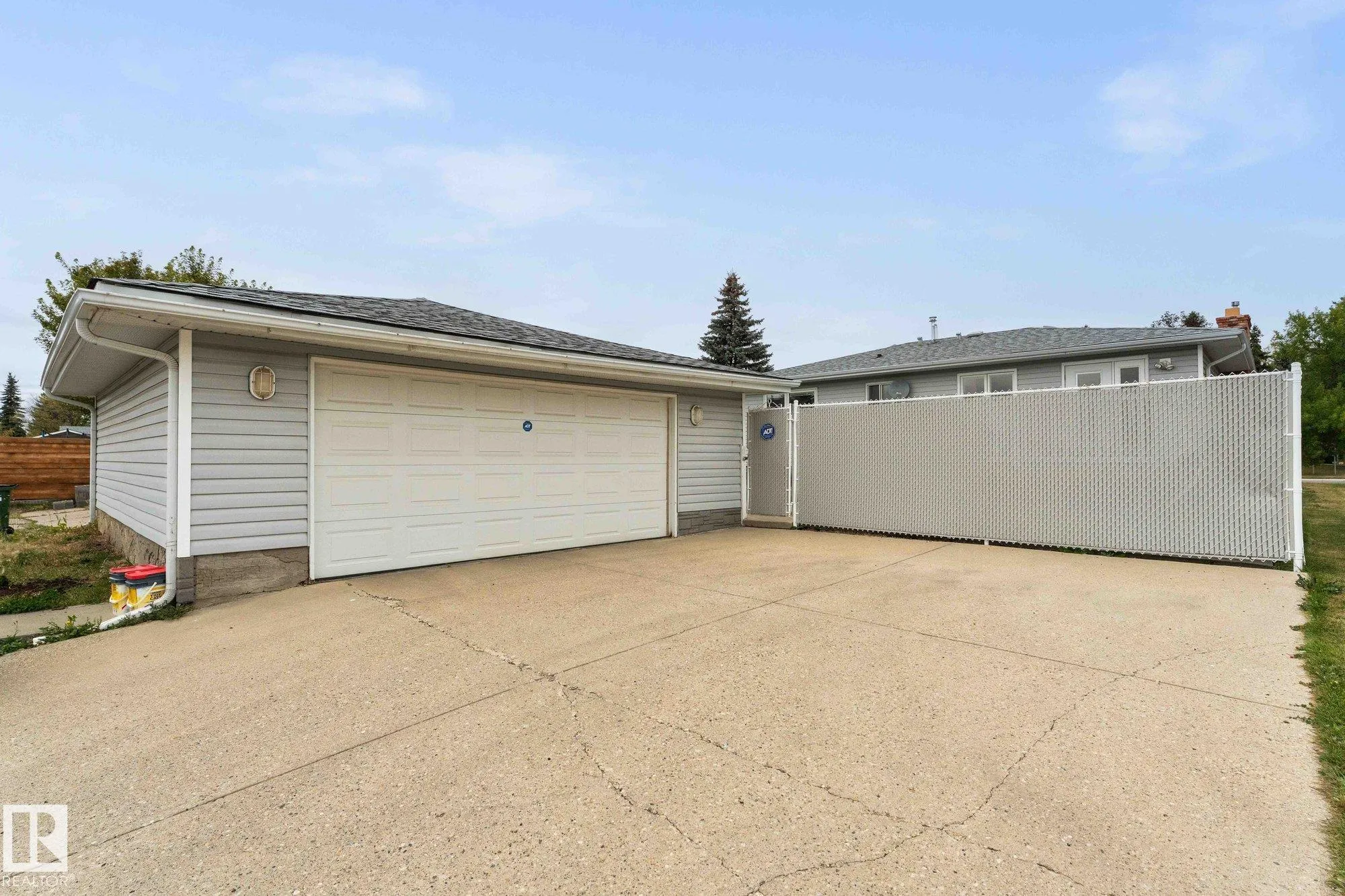 303 KNOTTWOOD Road