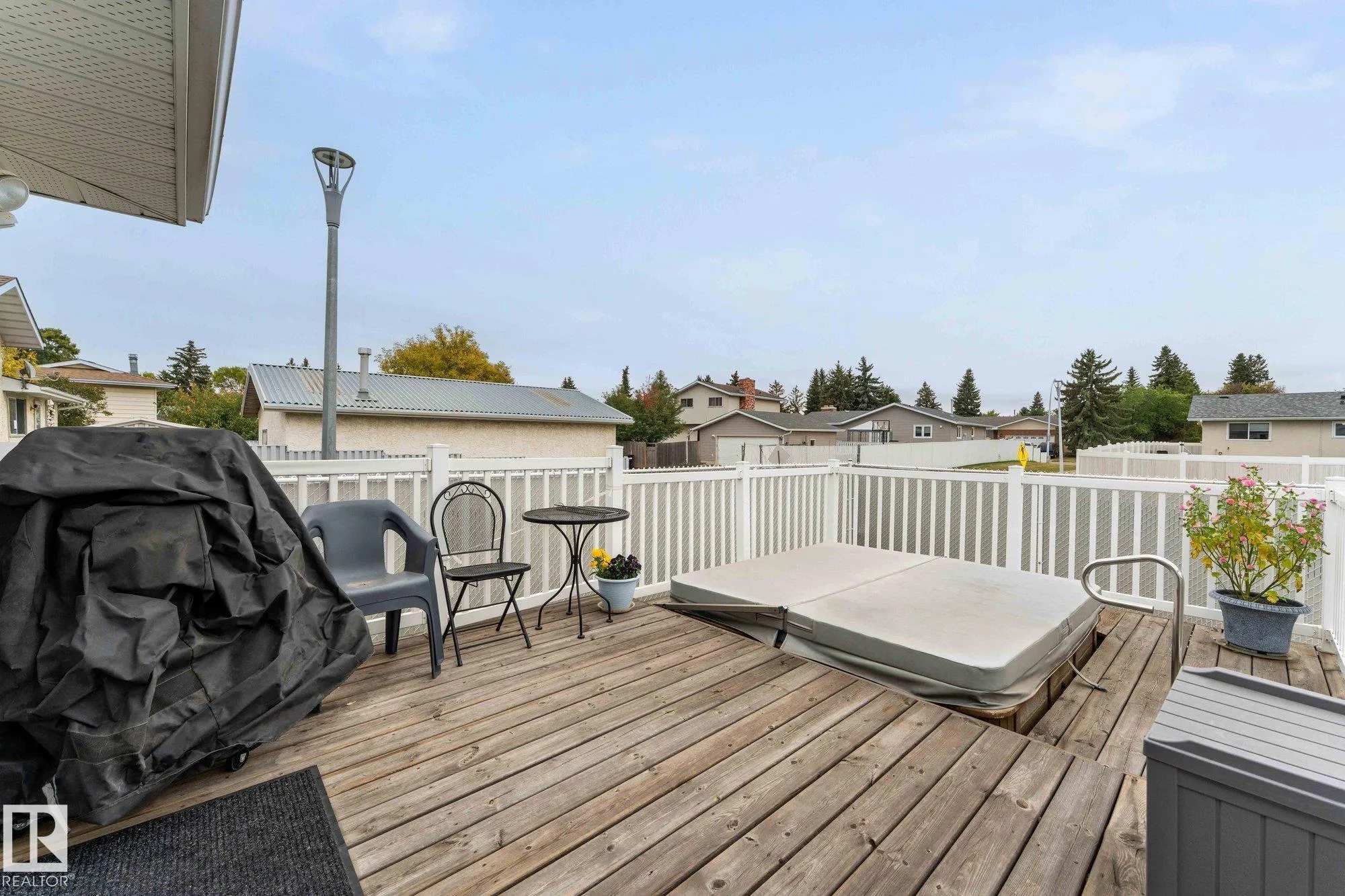 303 KNOTTWOOD Road