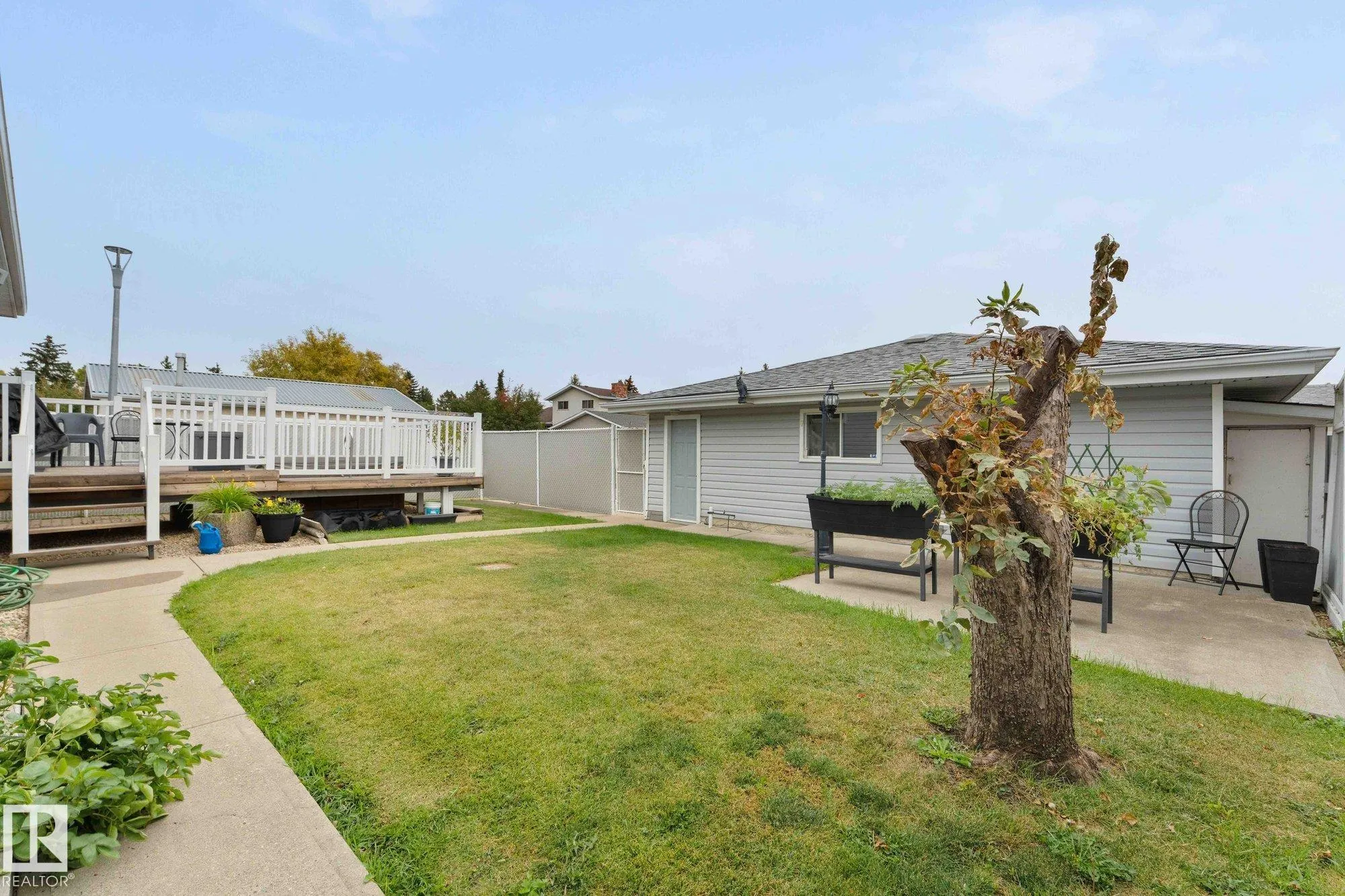 303 KNOTTWOOD Road