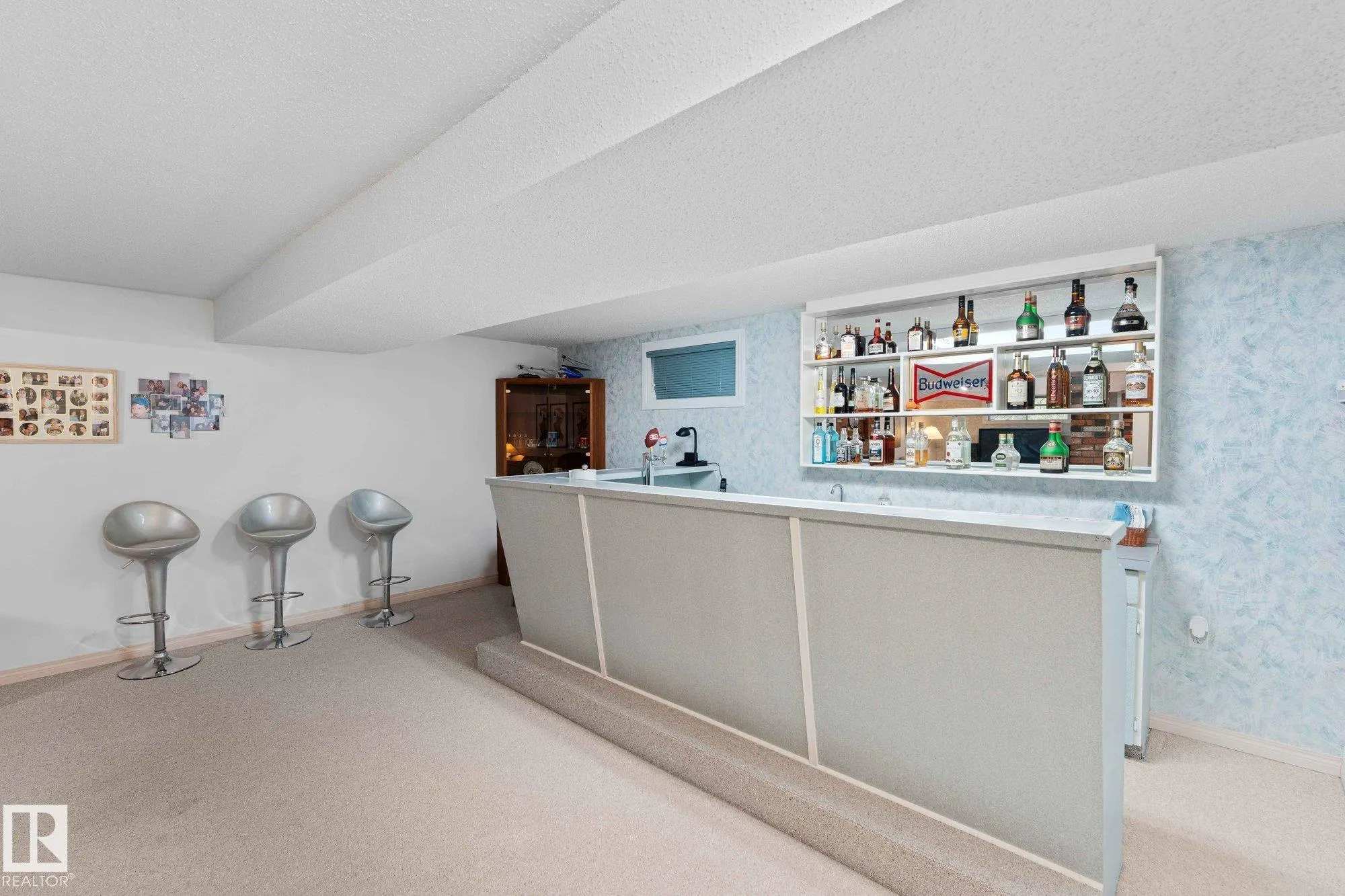 303 KNOTTWOOD Road