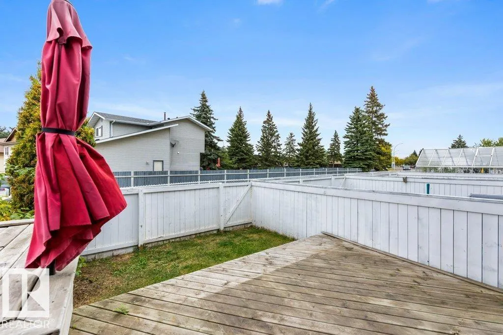 100 WESTRIDGE Crescent