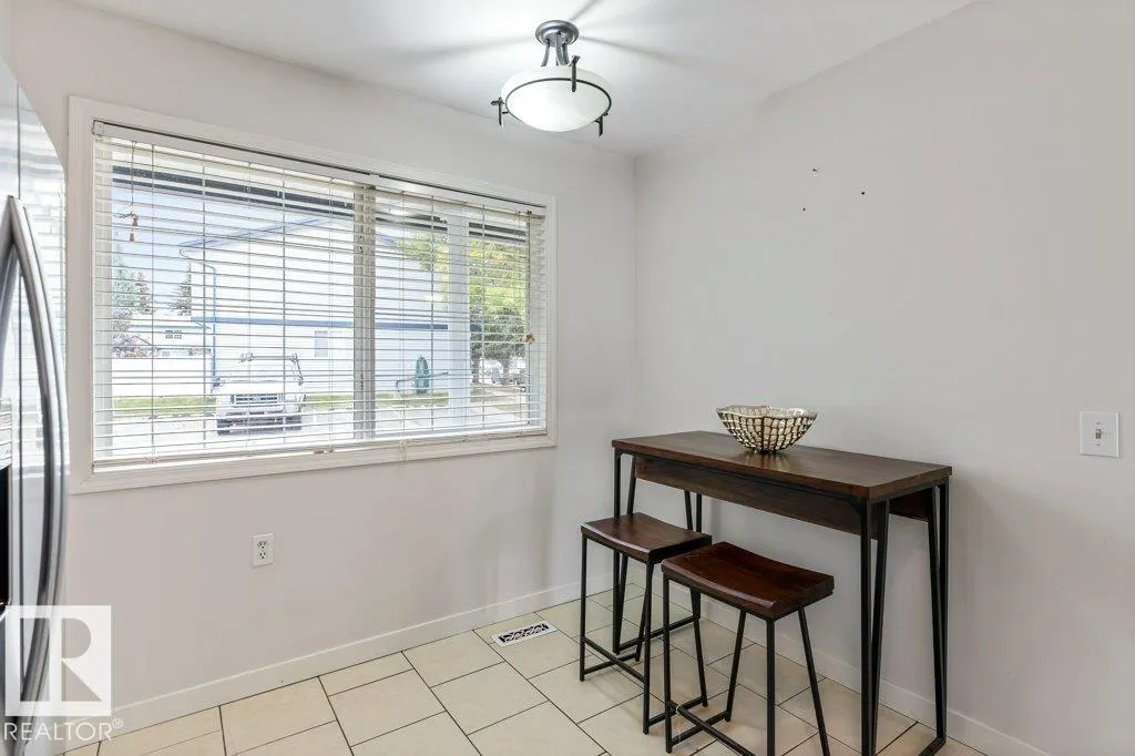 100 WESTRIDGE Crescent