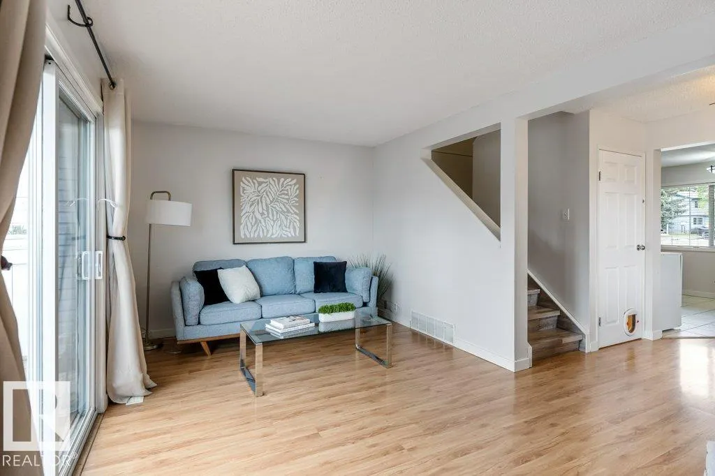 100 WESTRIDGE Crescent