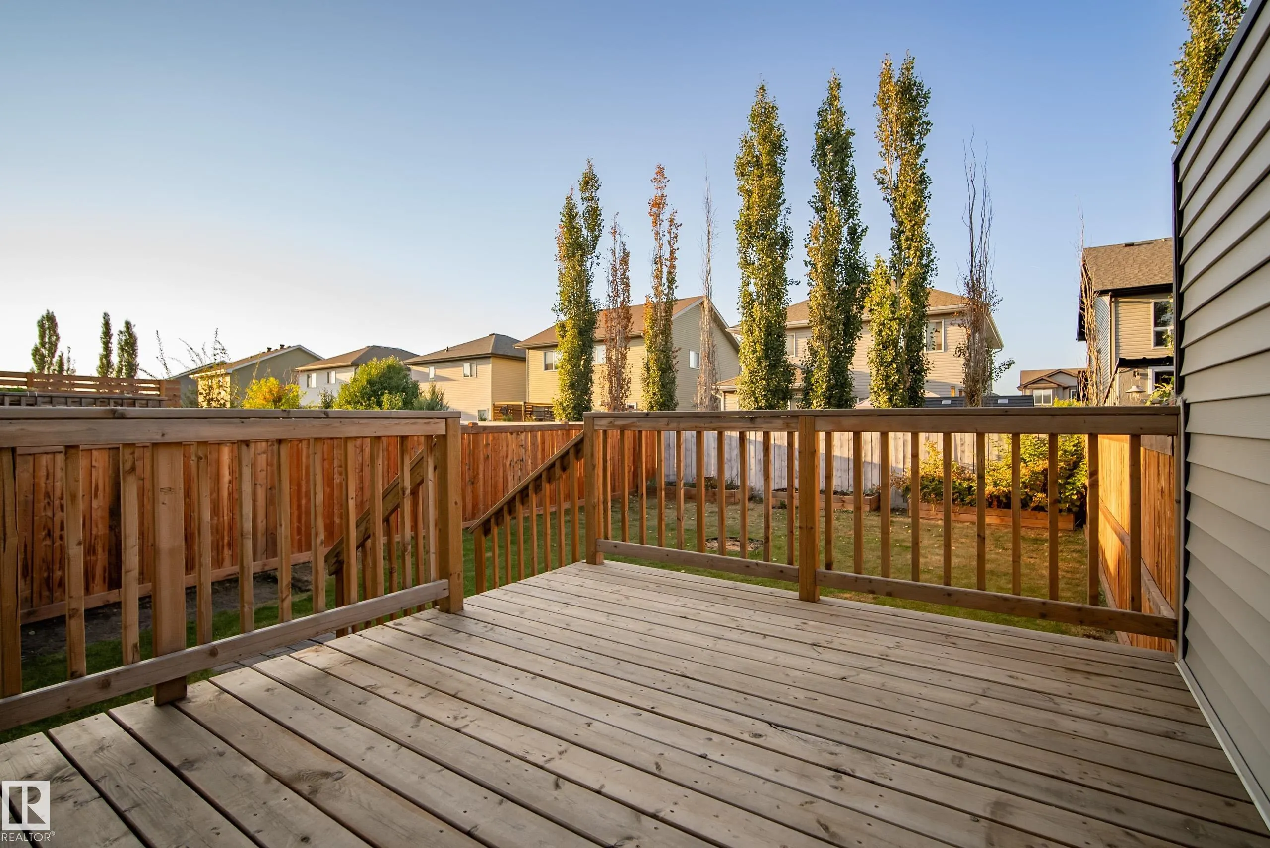 84 MEADOWLAND Crescent