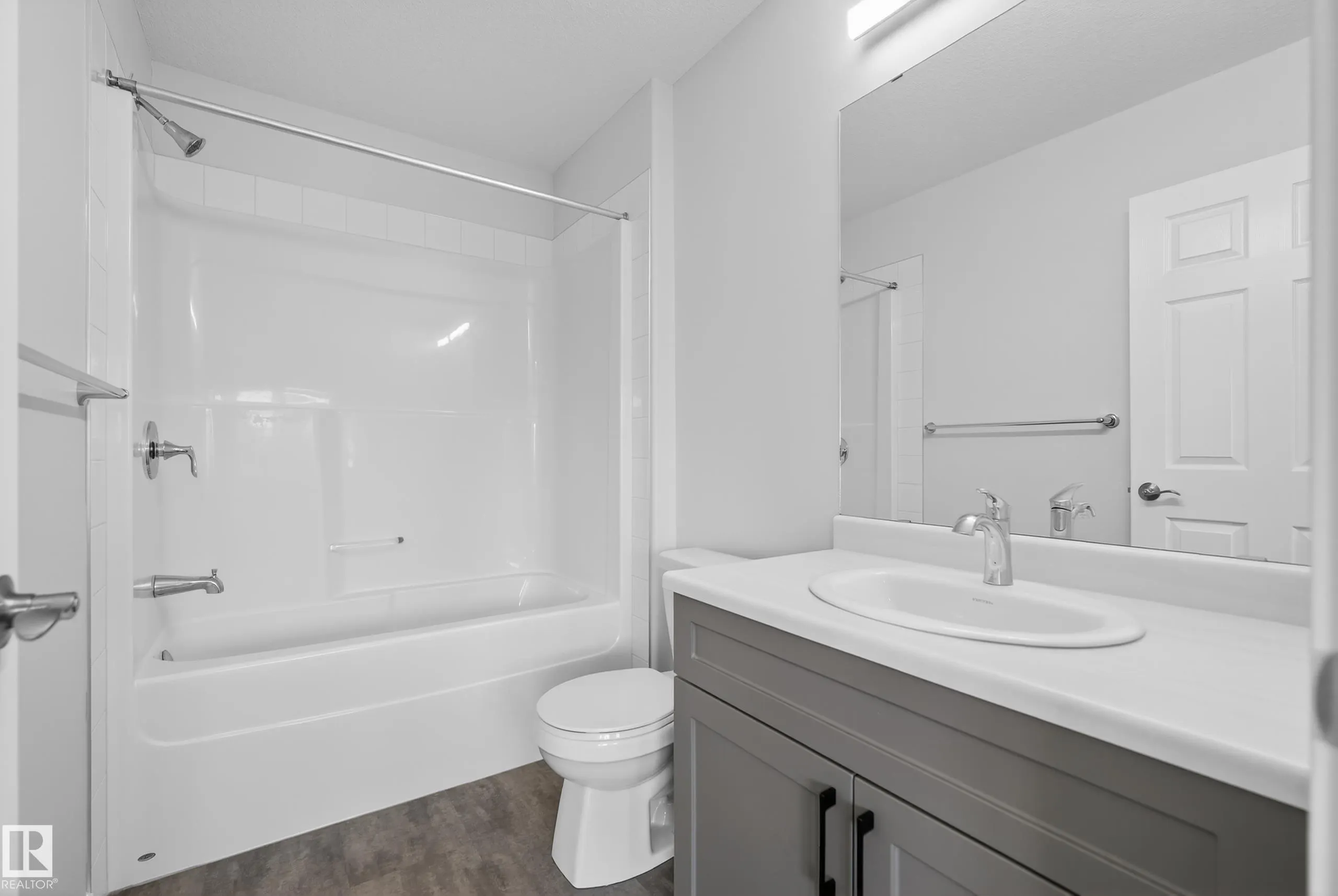 84 MEADOWLAND Crescent