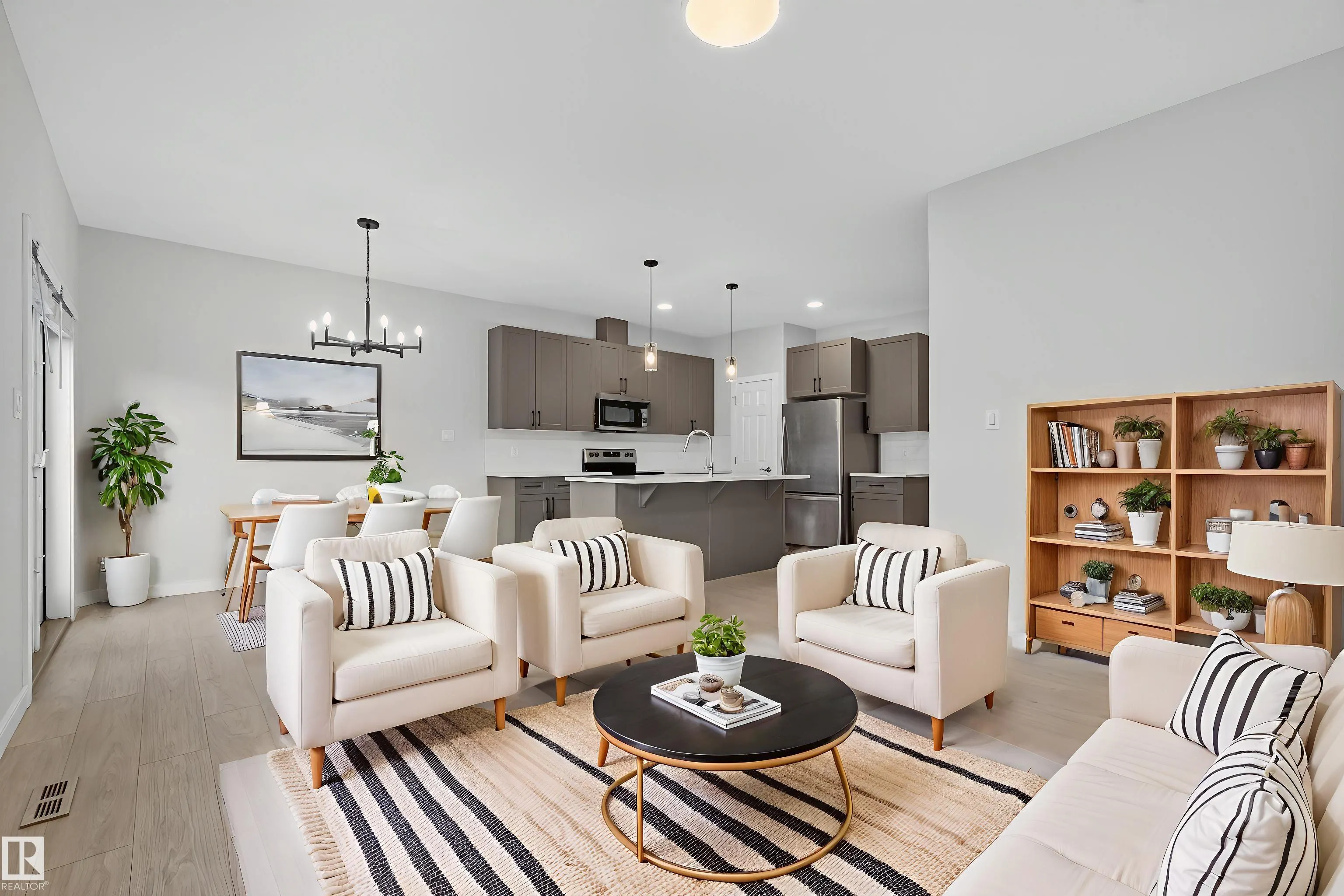 84 MEADOWLAND Crescent