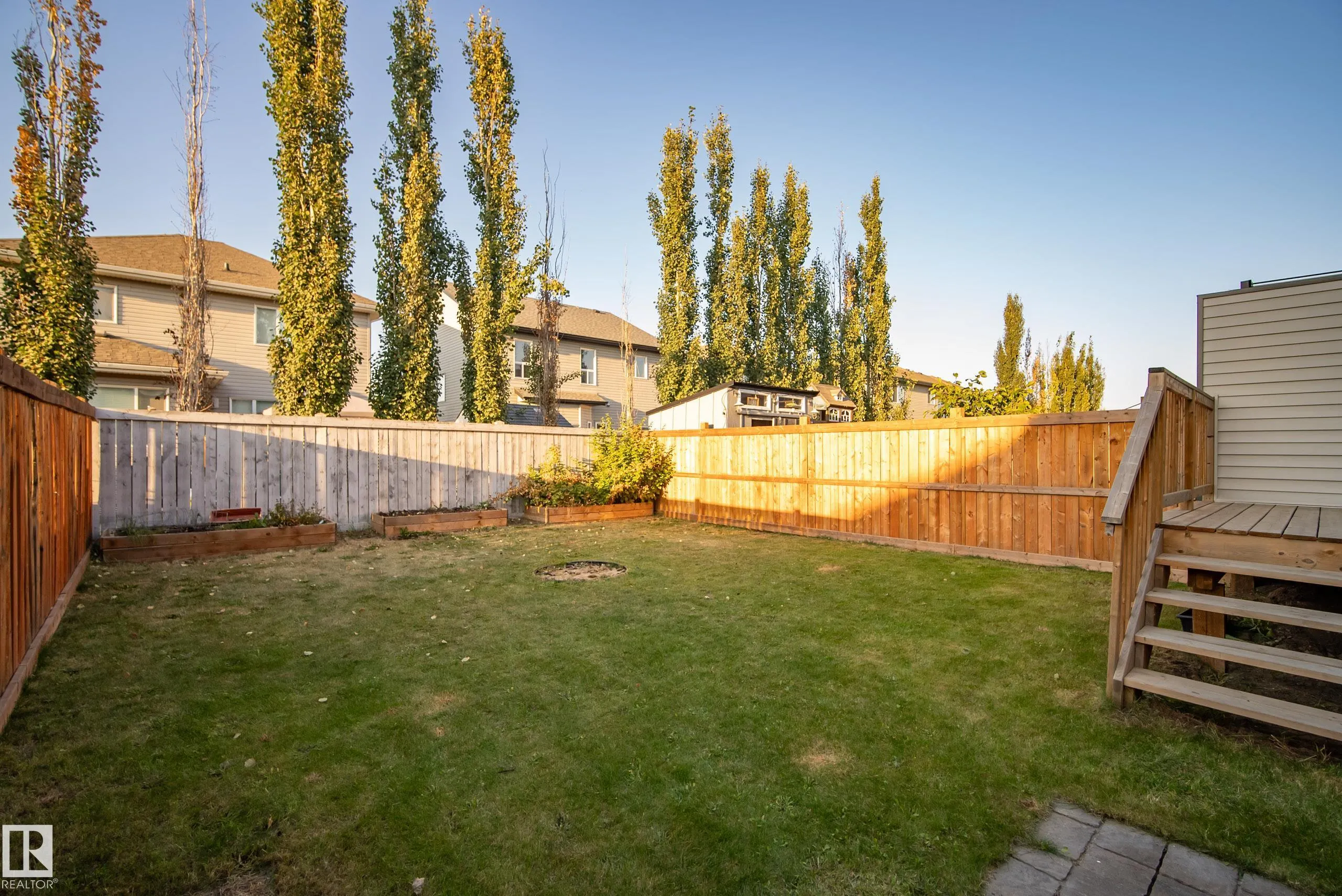 84 MEADOWLAND Crescent