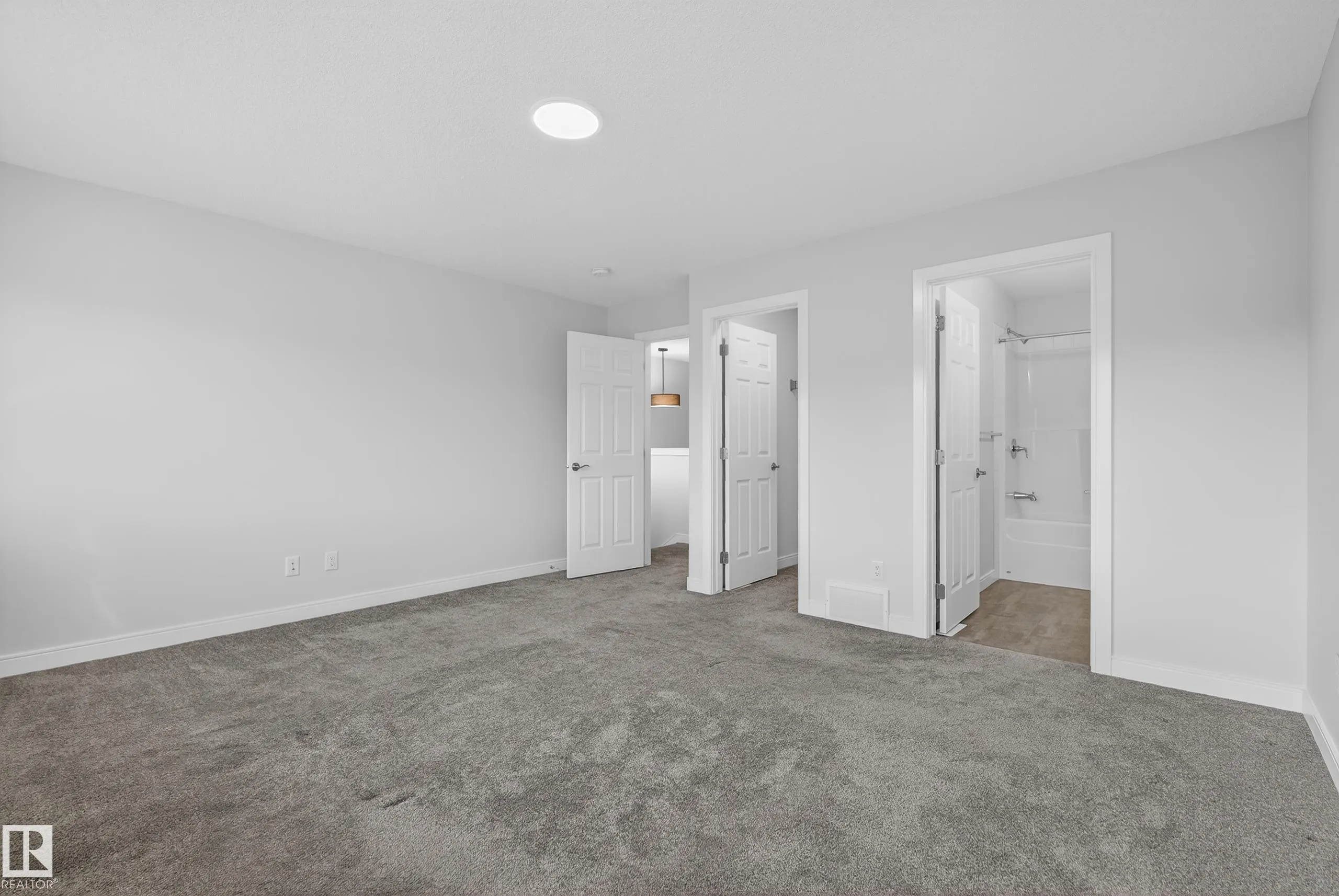 84 MEADOWLAND Crescent