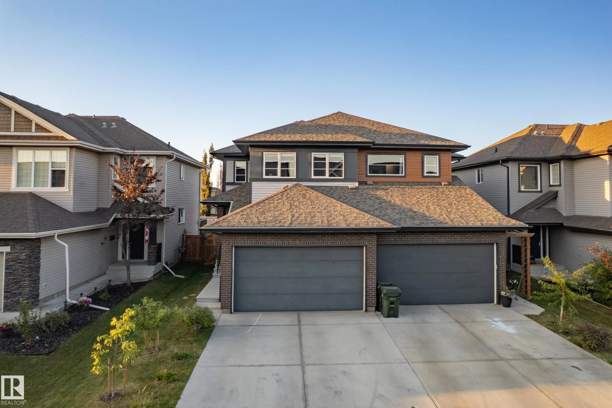 84 MEADOWLAND Crescent