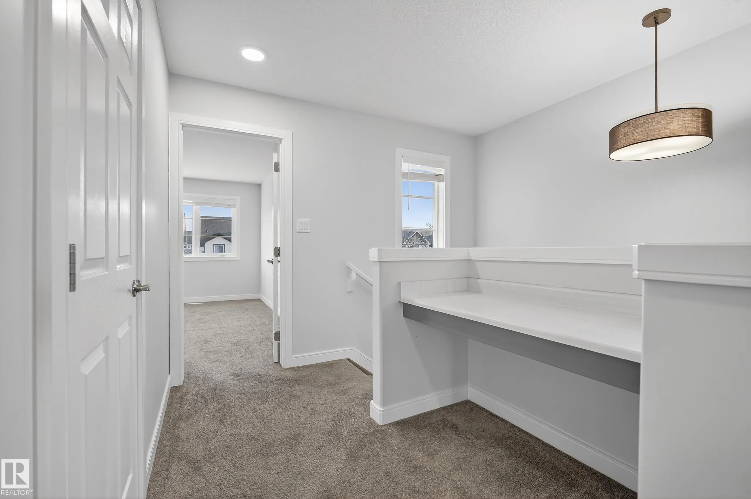 84 MEADOWLAND Crescent