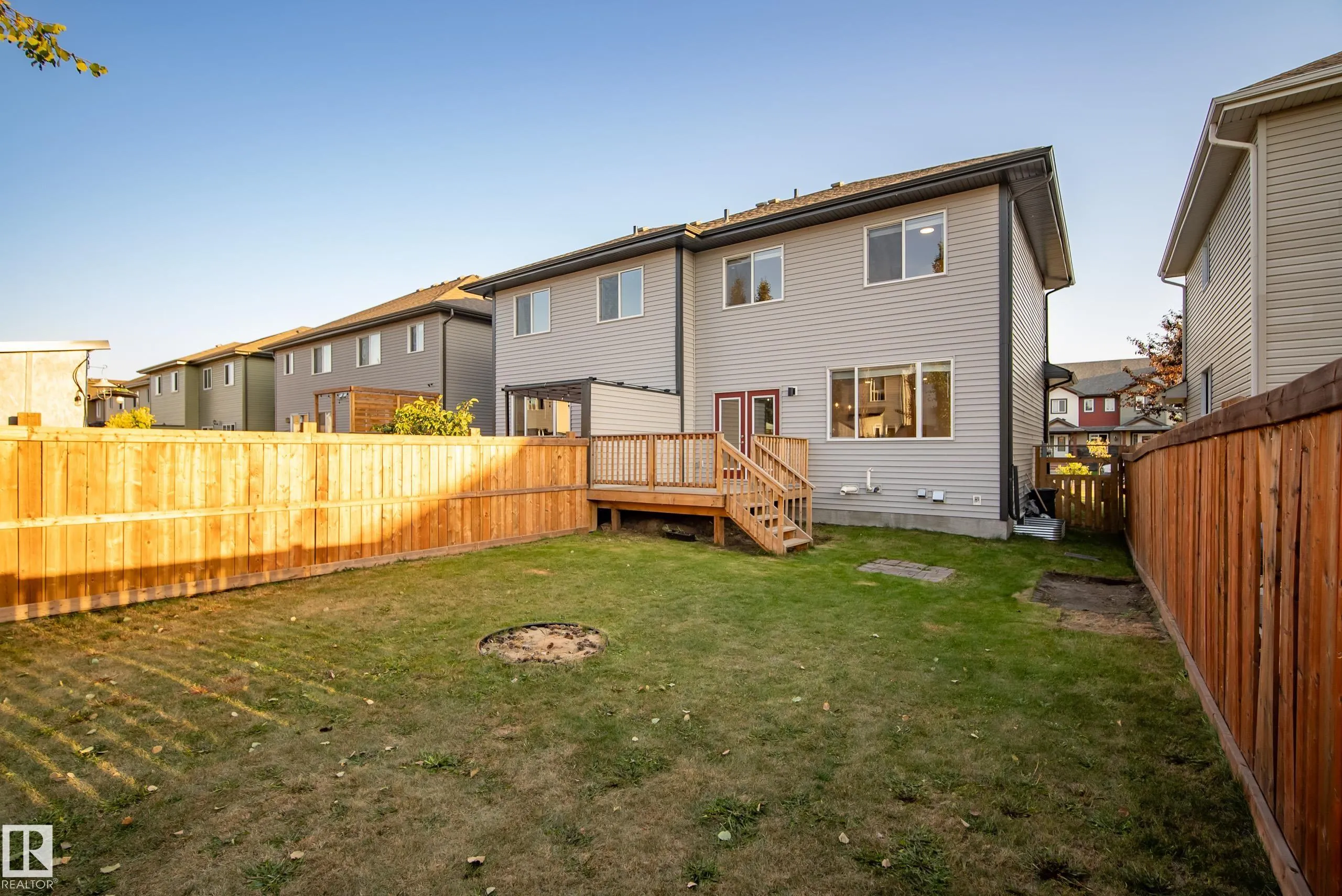 84 MEADOWLAND Crescent