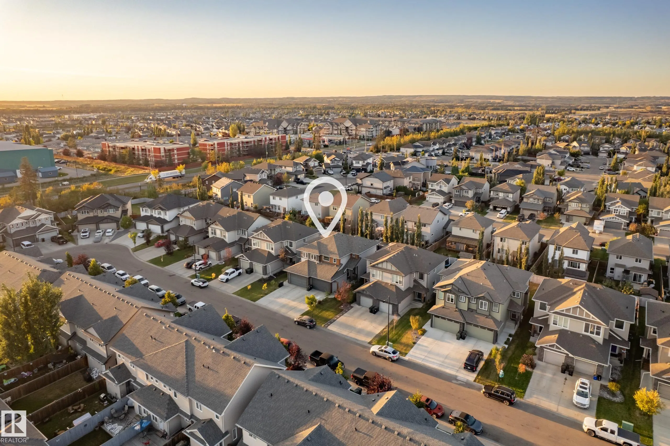 84 MEADOWLAND Crescent