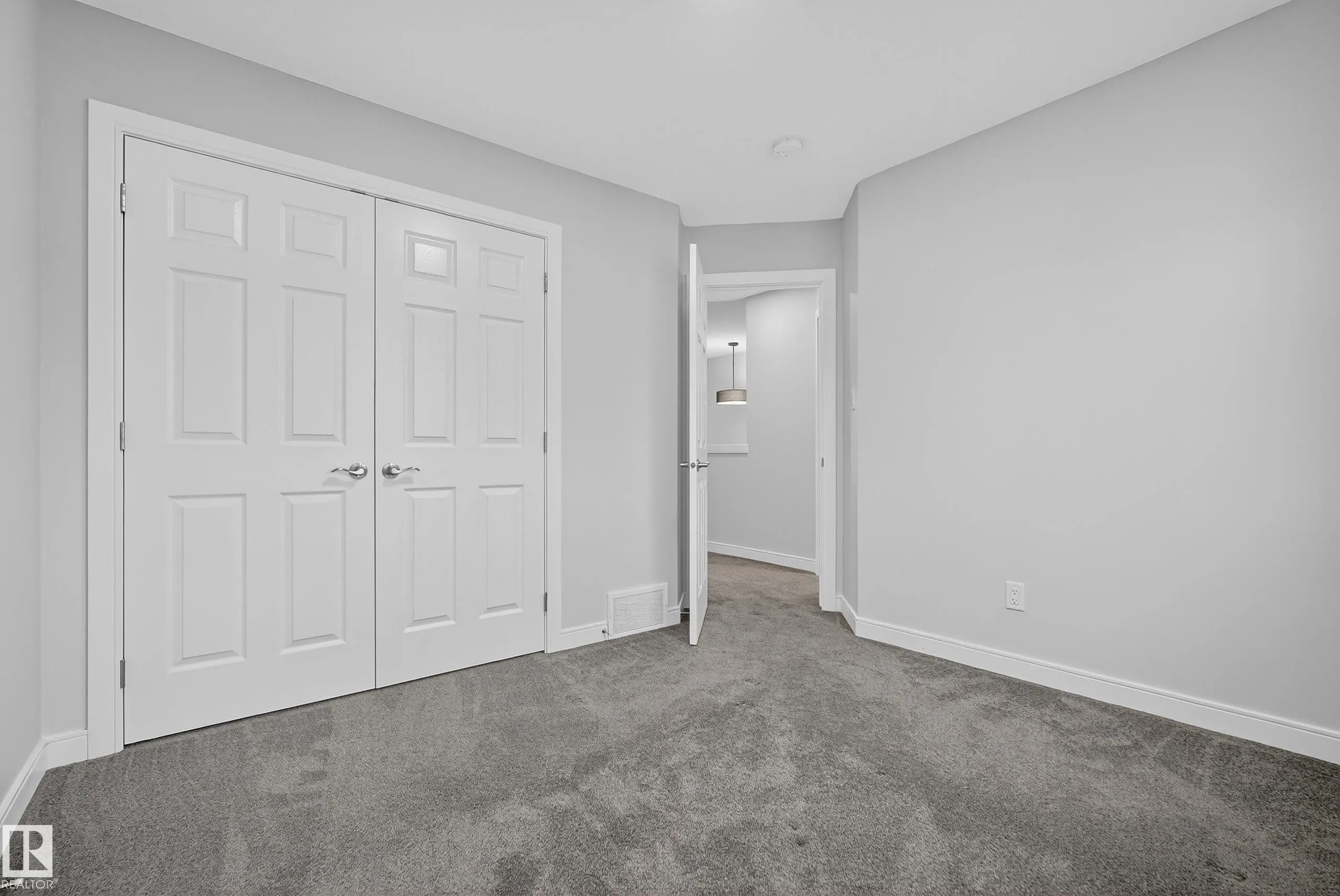 84 MEADOWLAND Crescent