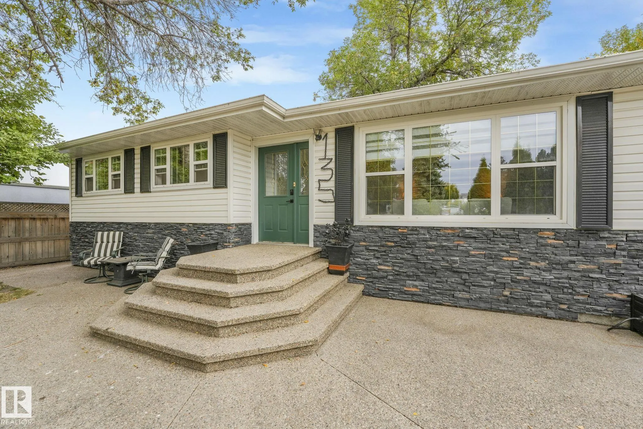 135 MARION Drive