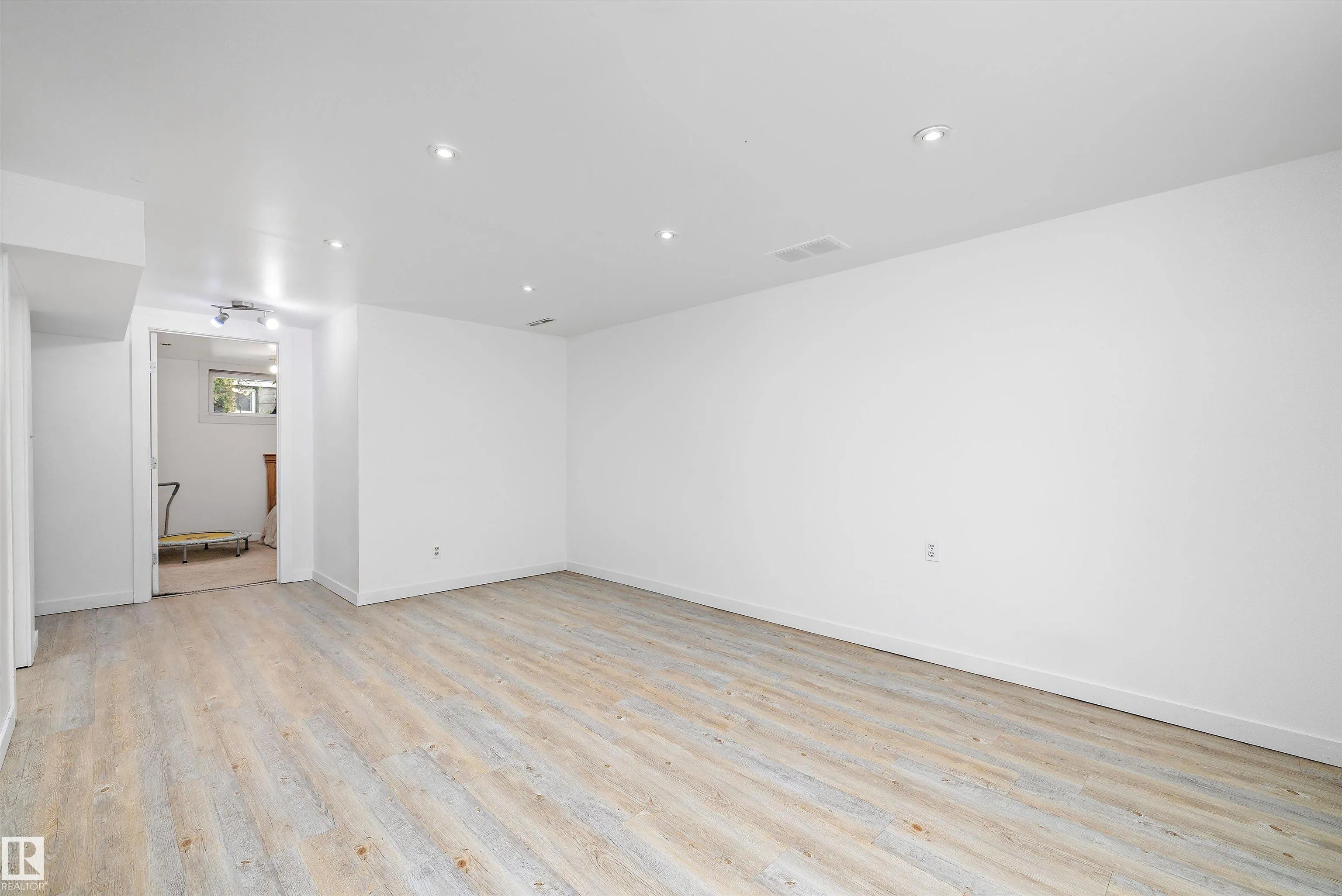 8006 75 Street