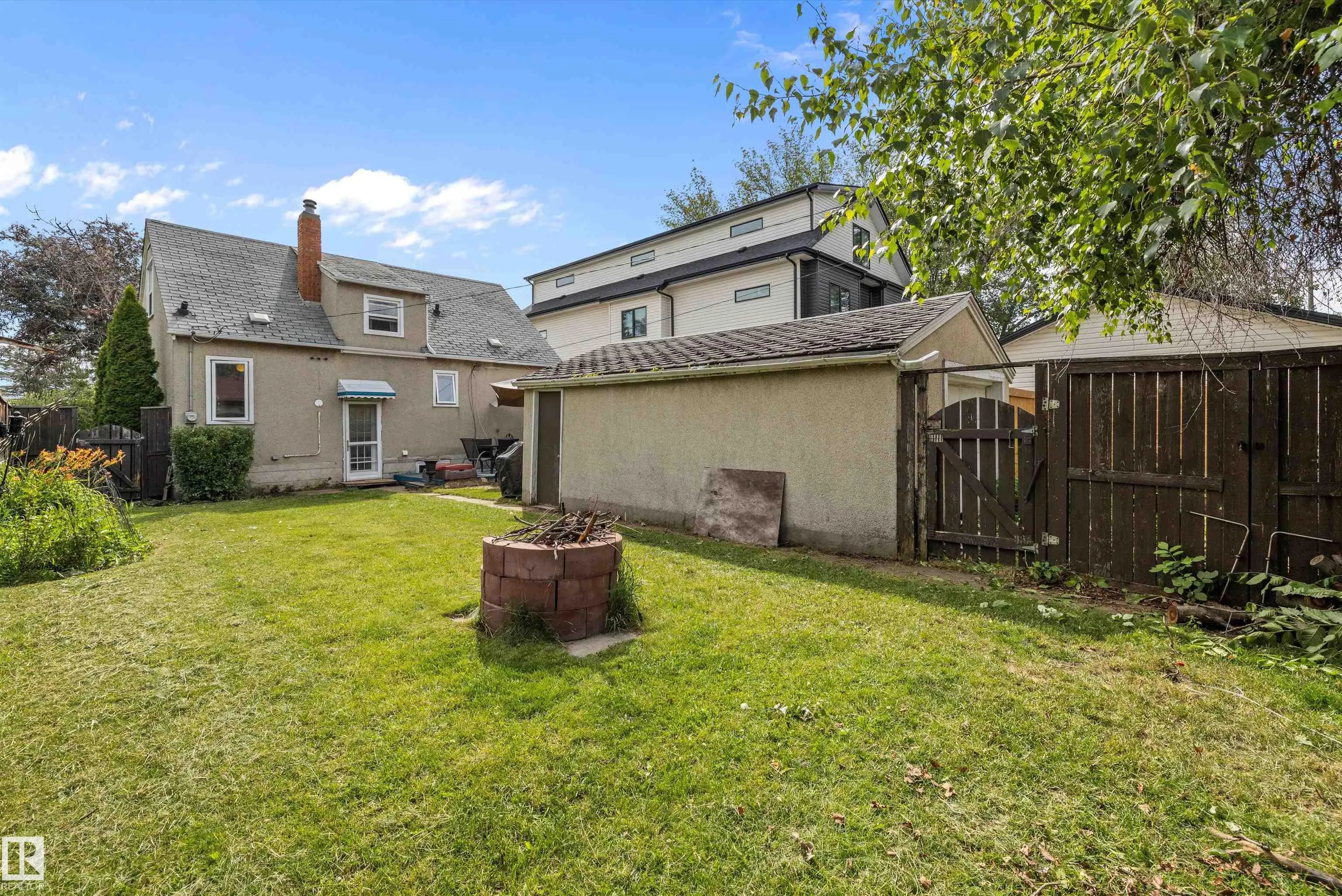 8006 75 Street