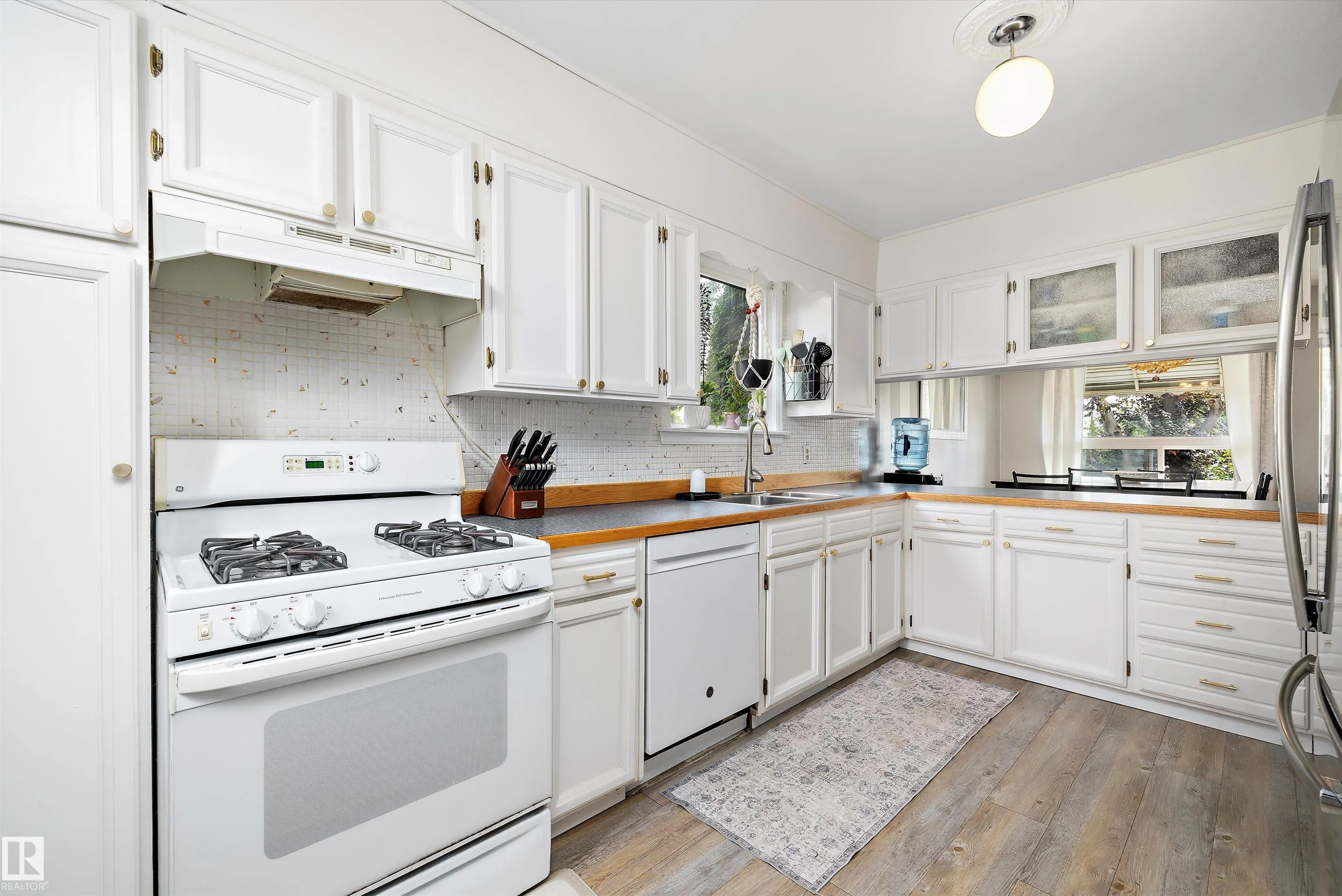 8006 75 Street