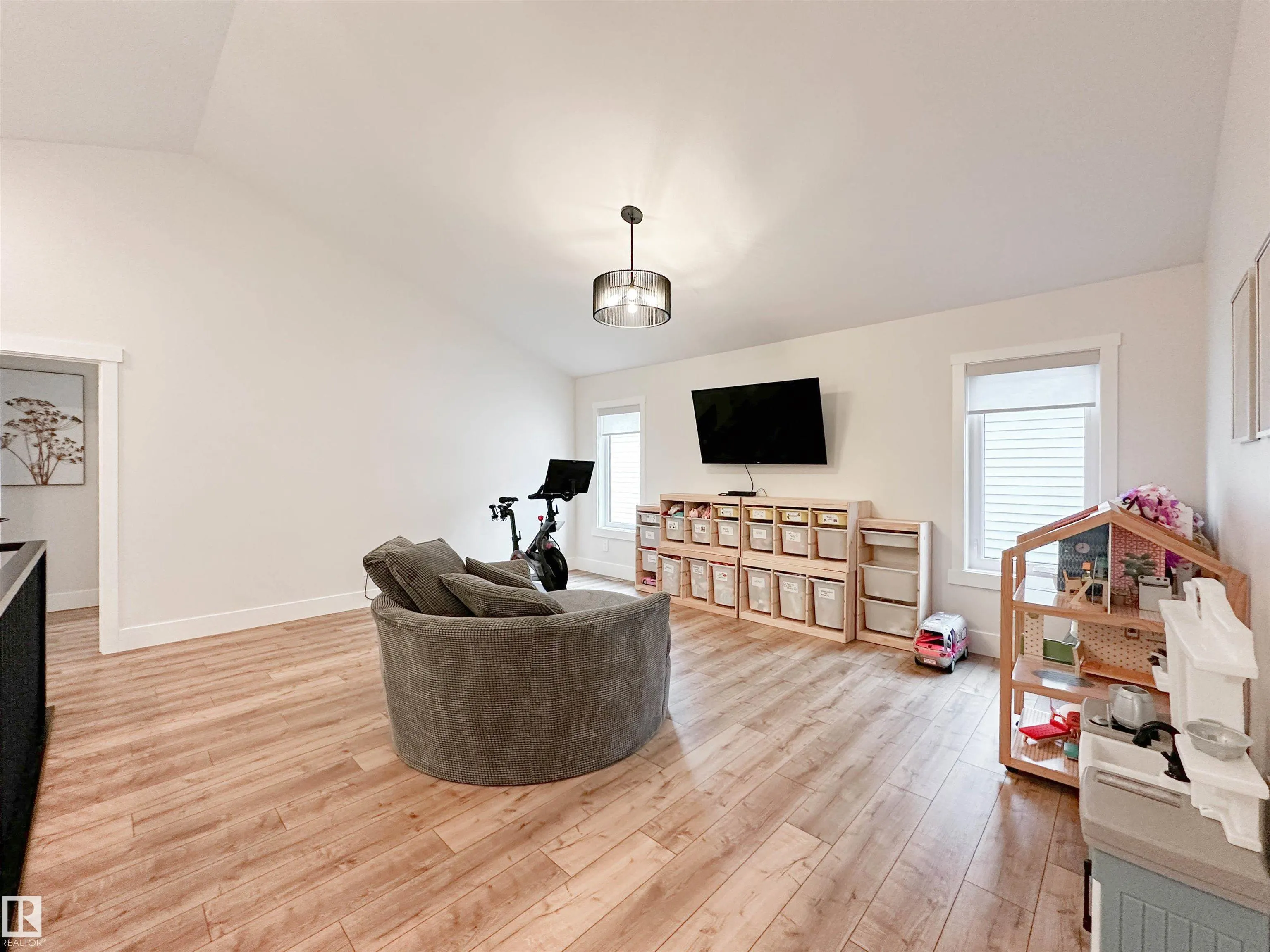 18 JENNIFER Crescent