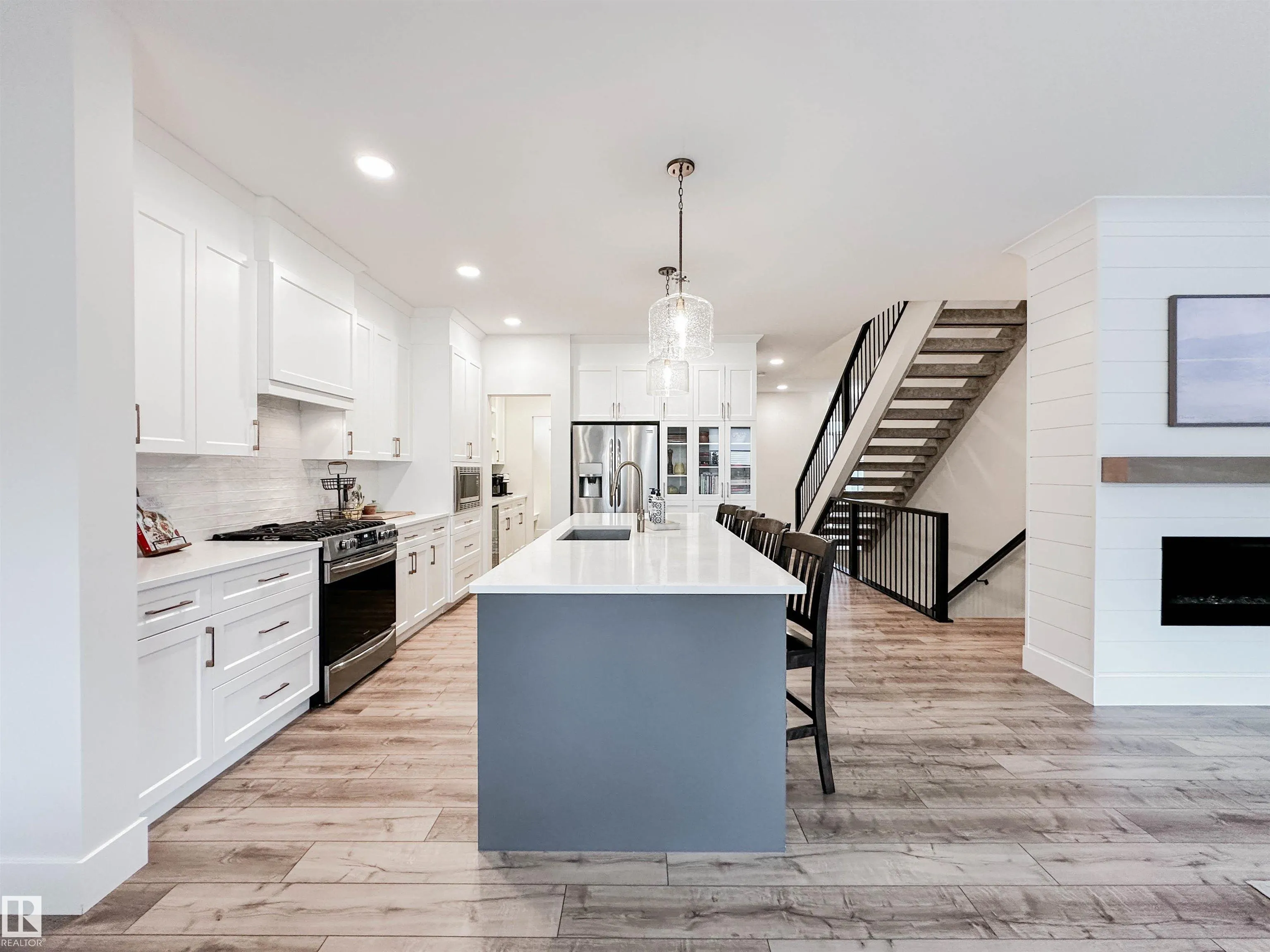 18 JENNIFER Crescent
