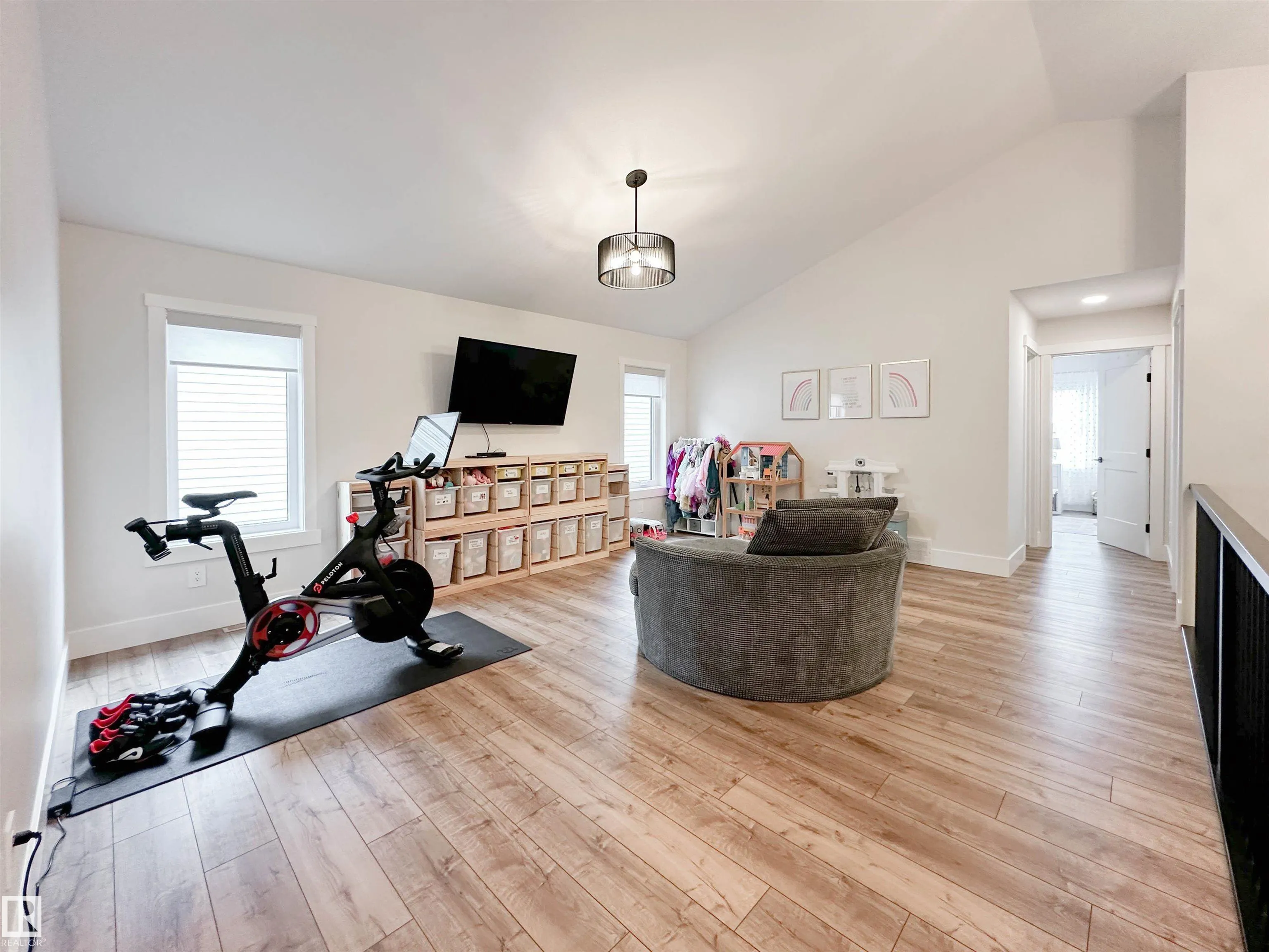 18 JENNIFER Crescent