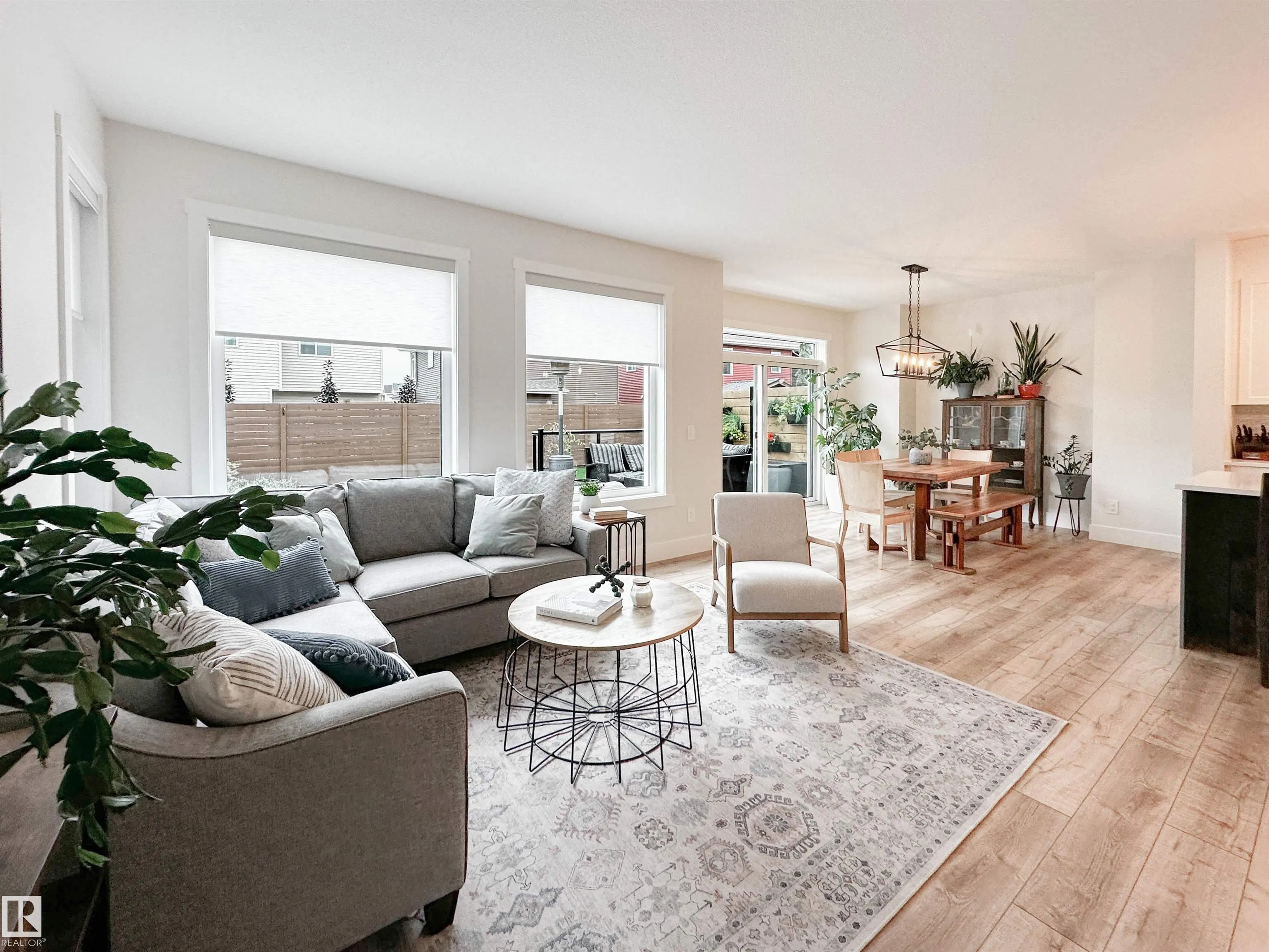 18 JENNIFER Crescent
