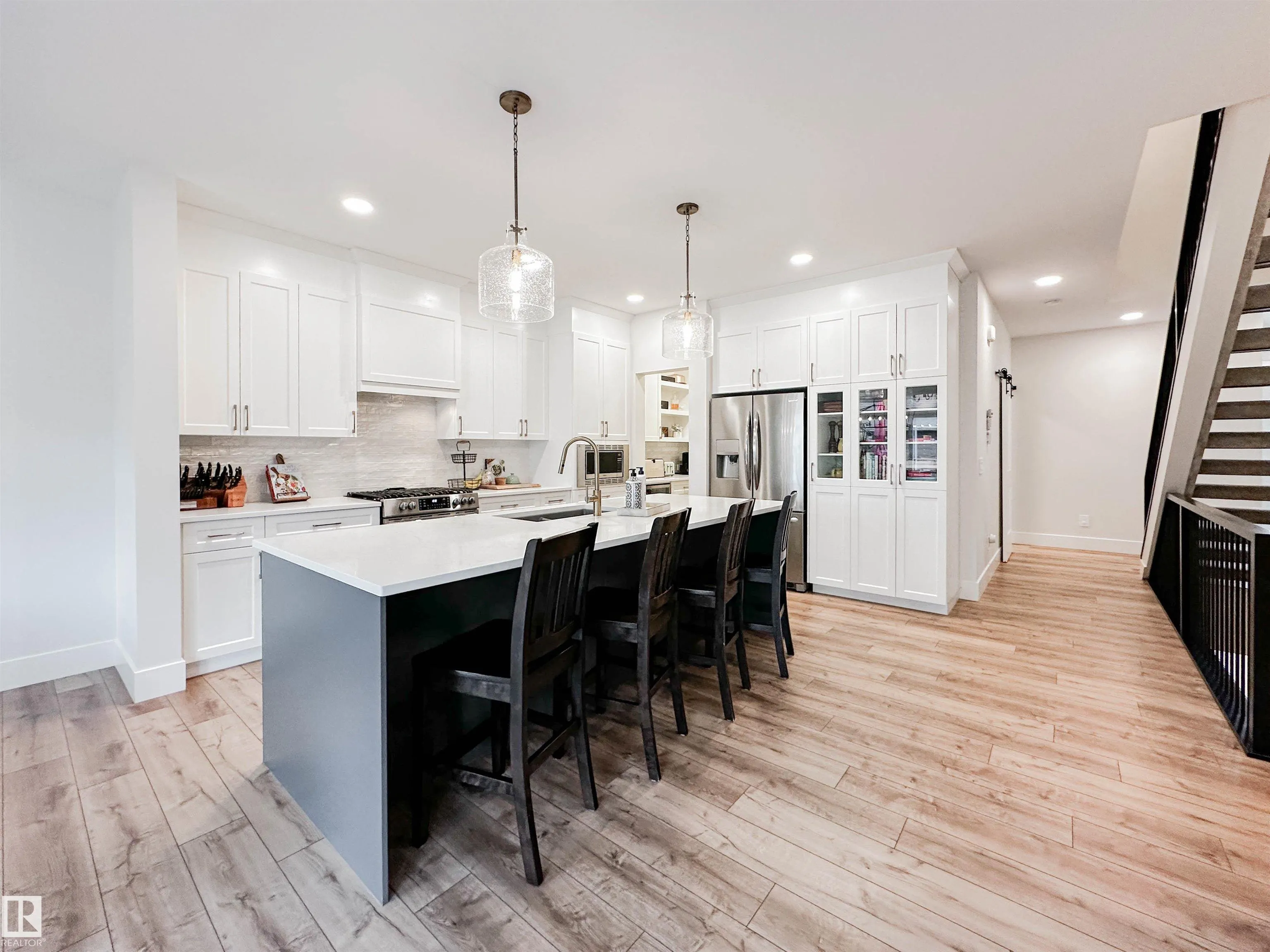 18 JENNIFER Crescent