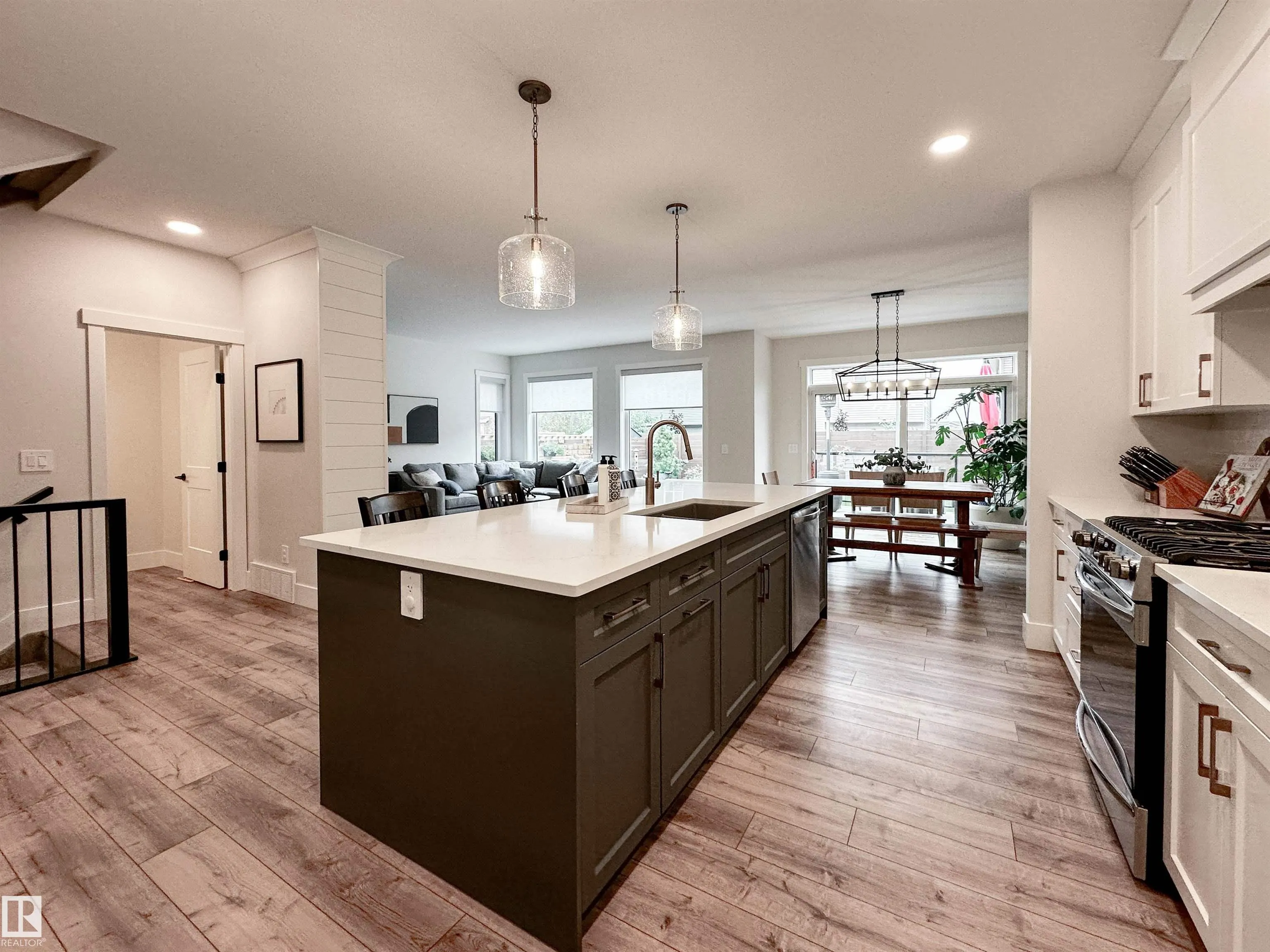 18 JENNIFER Crescent