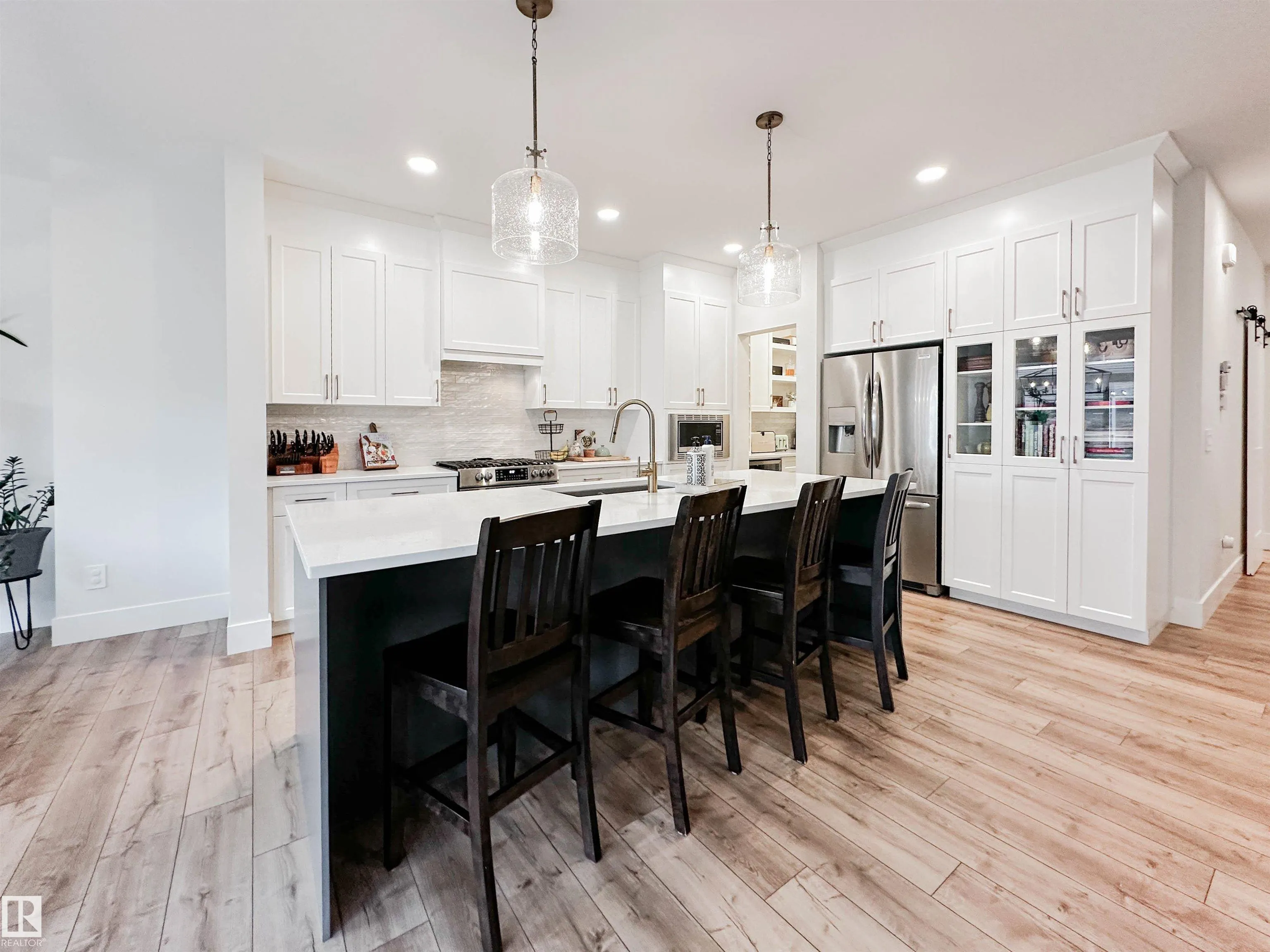 18 JENNIFER Crescent