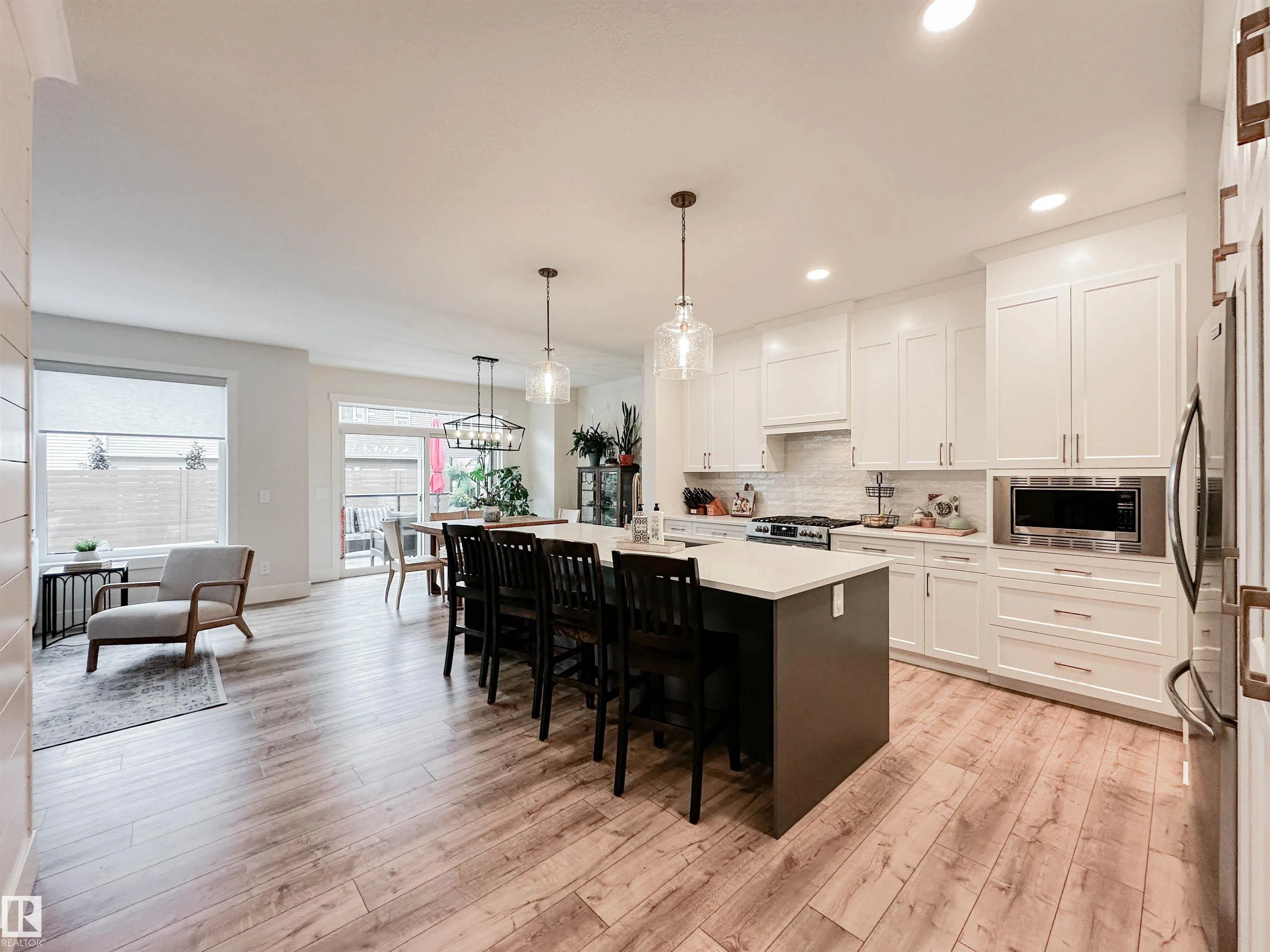 18 JENNIFER Crescent
