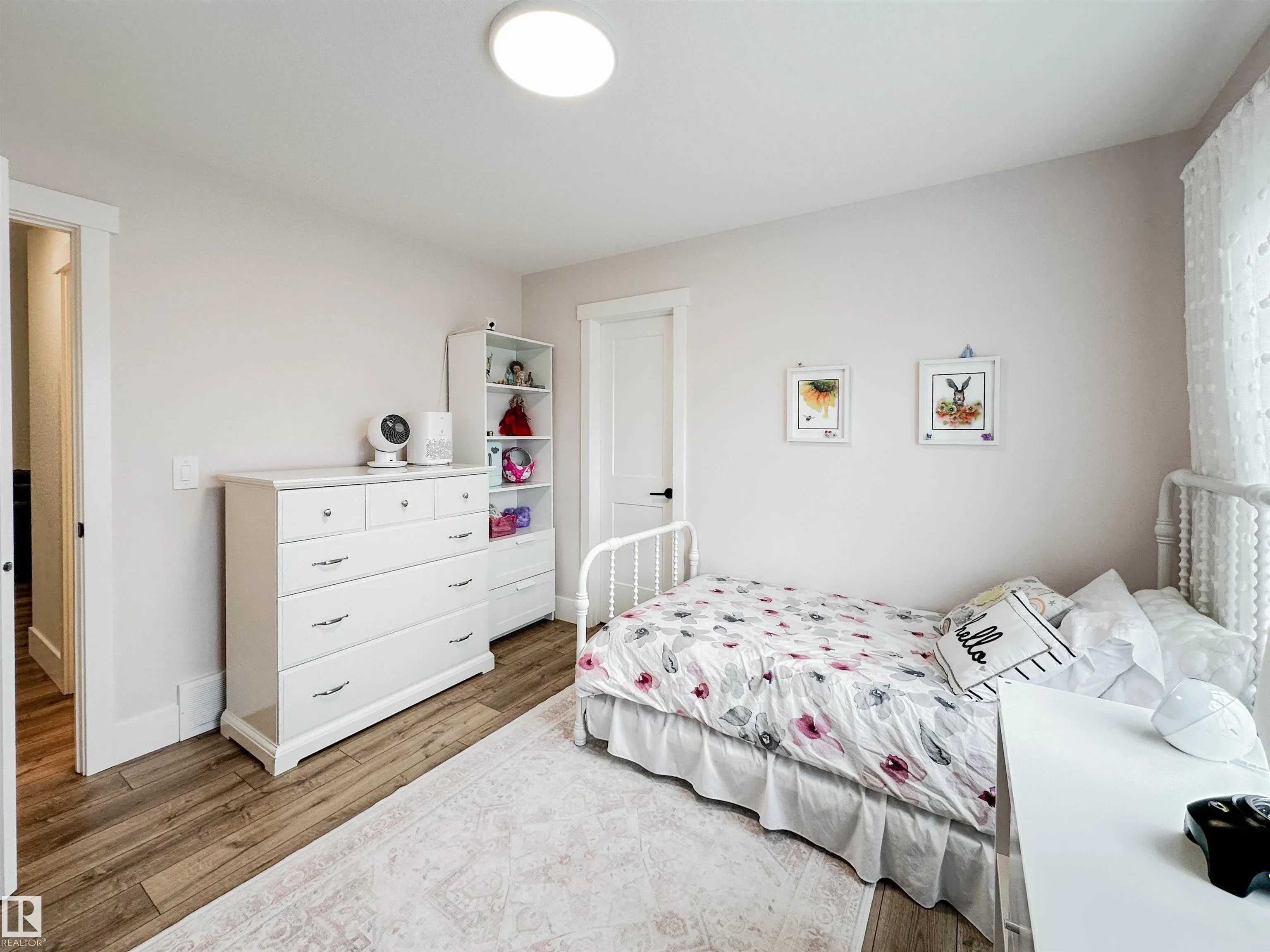 18 JENNIFER Crescent