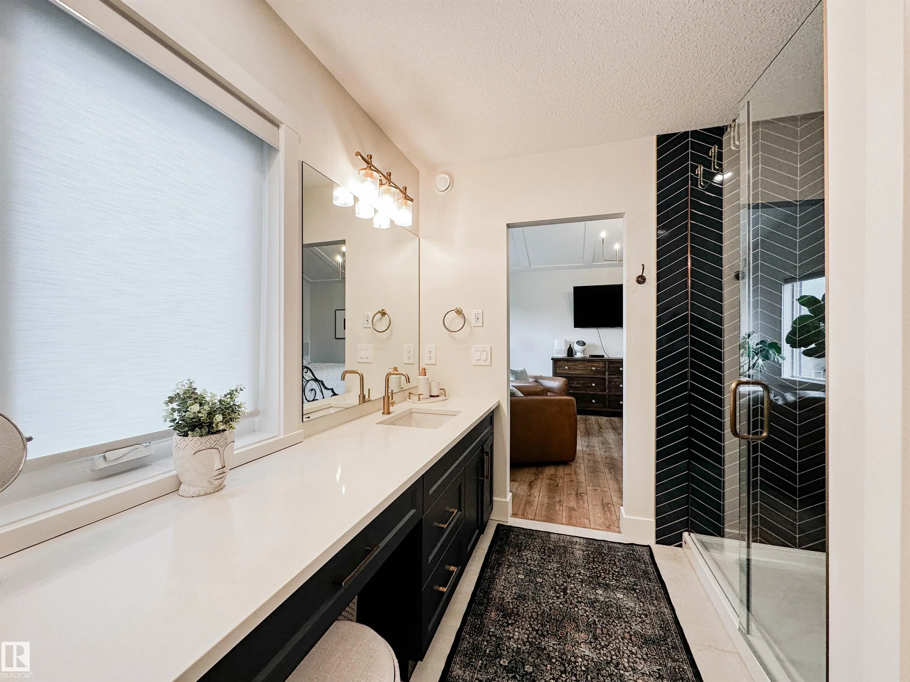 18 JENNIFER Crescent