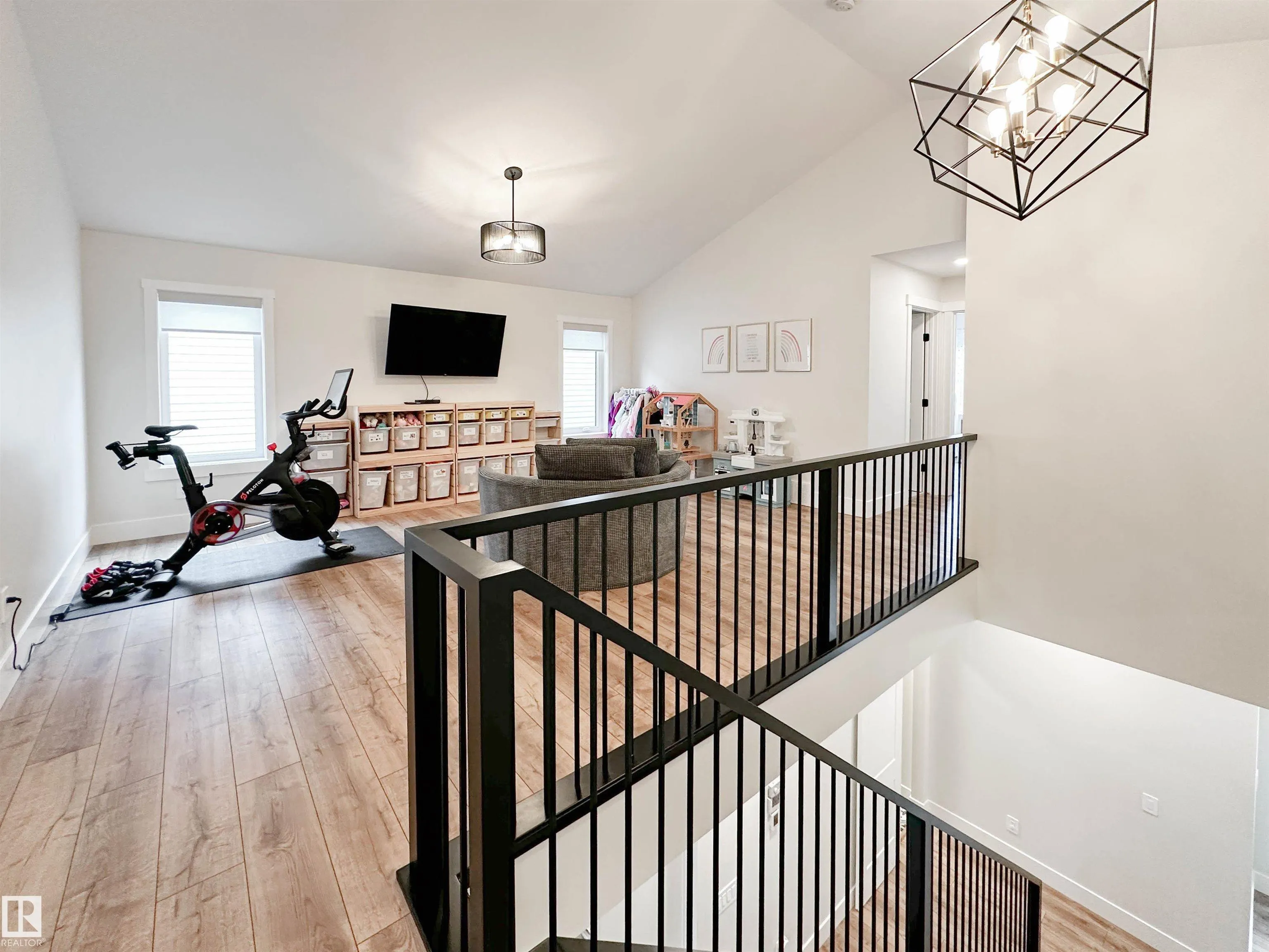 18 JENNIFER Crescent
