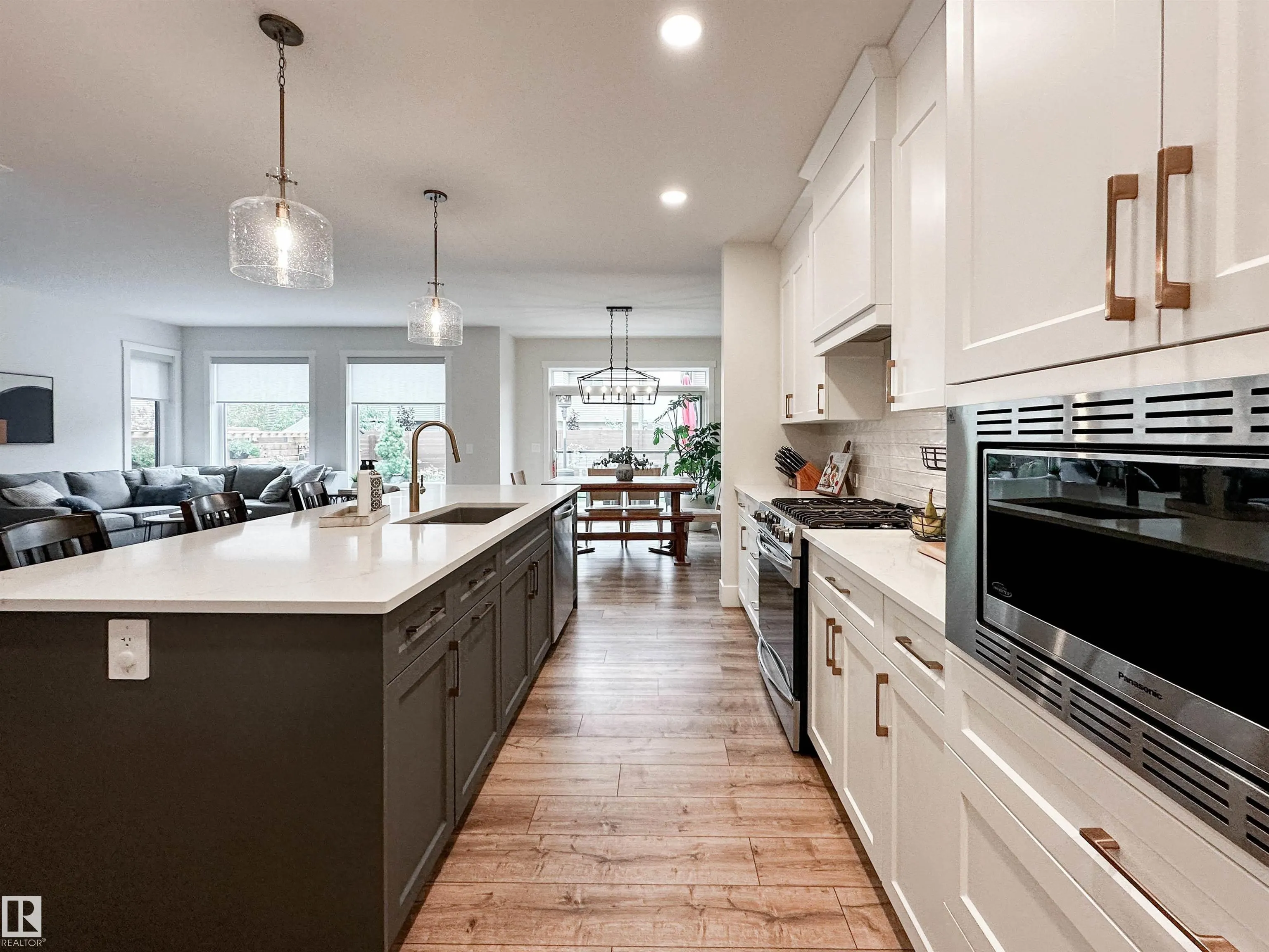 18 JENNIFER Crescent